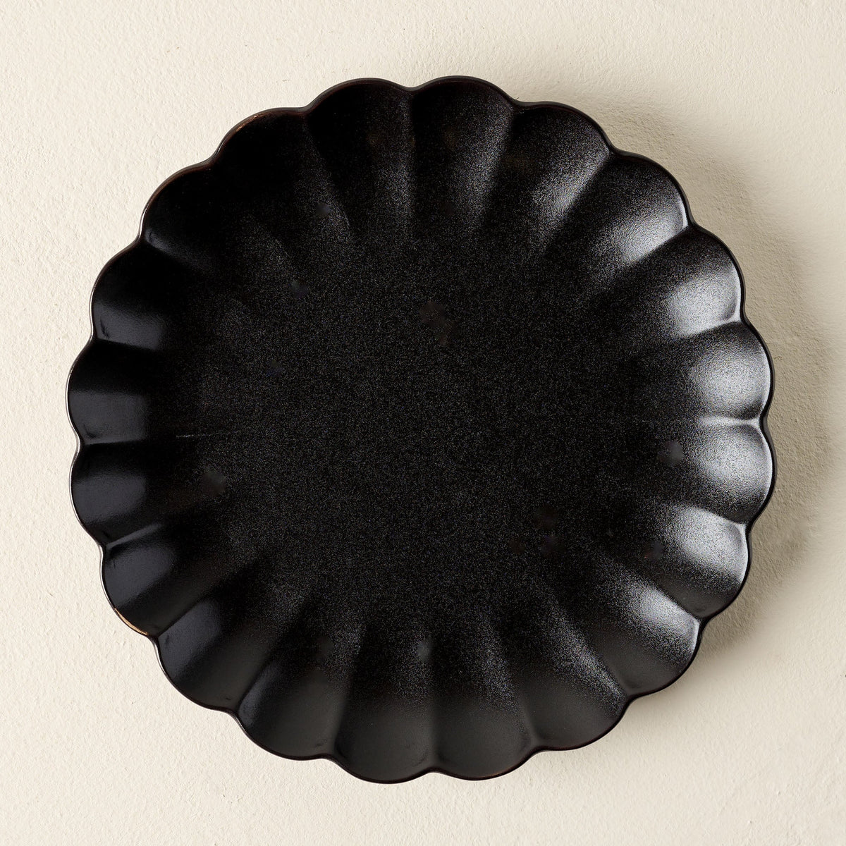 Mavelle Black Scalloped Plate dinnerware set