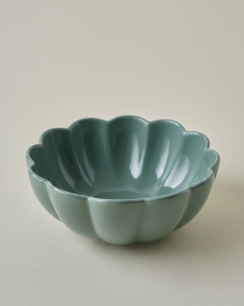 Mavelle Seagrass Scalloped 4-Piece Place Setting dinnerware set - Styled in Room