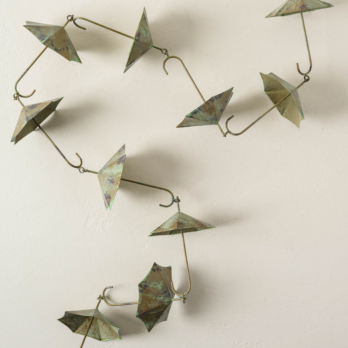 Mavelle Umbrella Rain Chain planter - Detail View