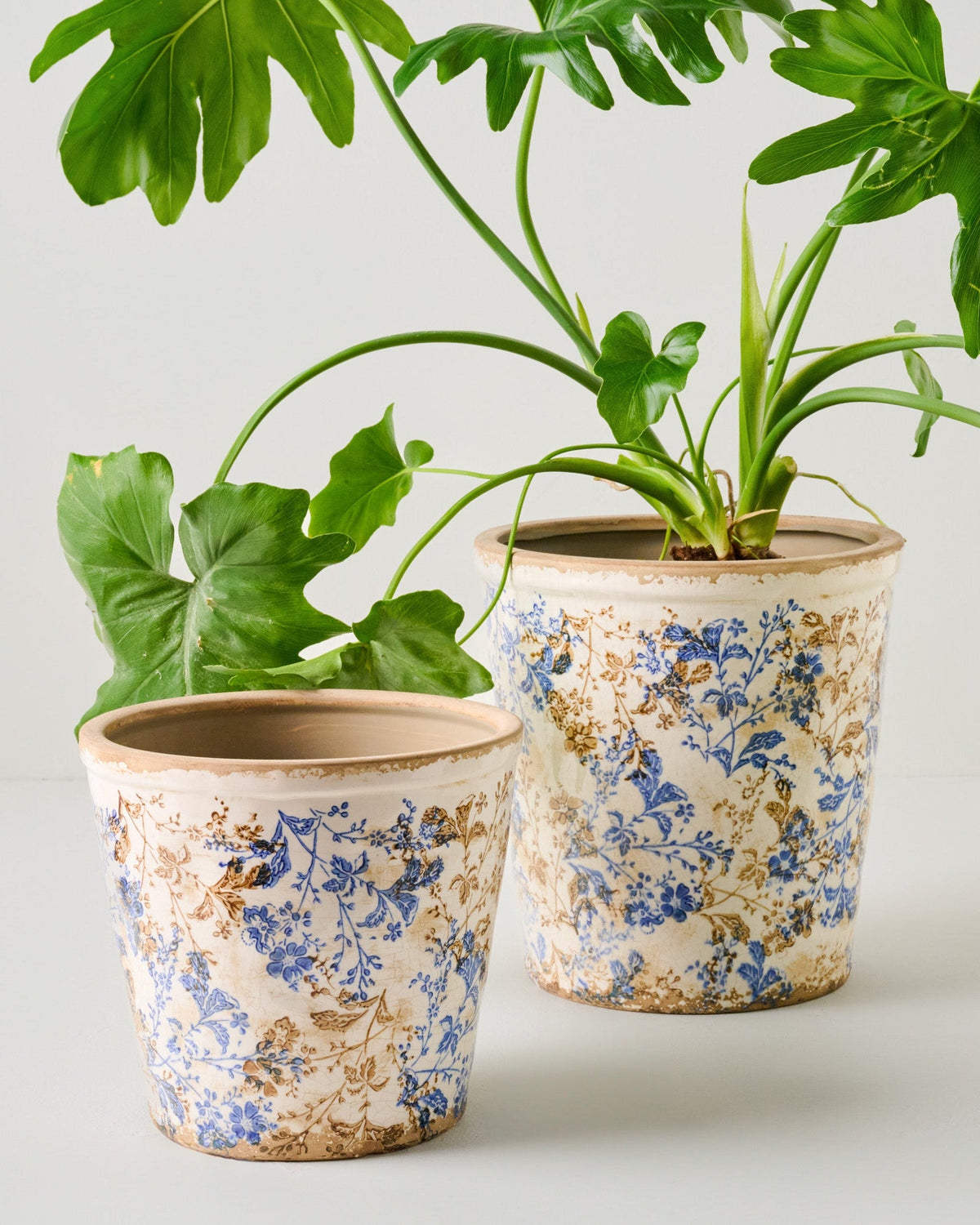 Mavelle Blue and White Distressed Planter planter - Detail View