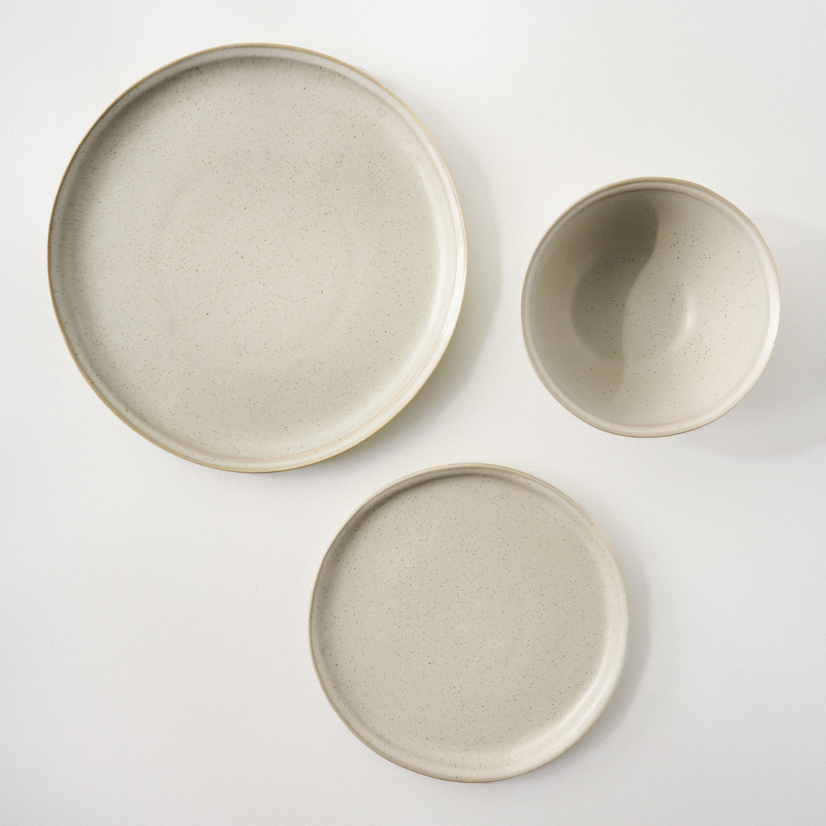 Mavelle French Grey 3-Piece Place Setting dinnerware set - Detail View