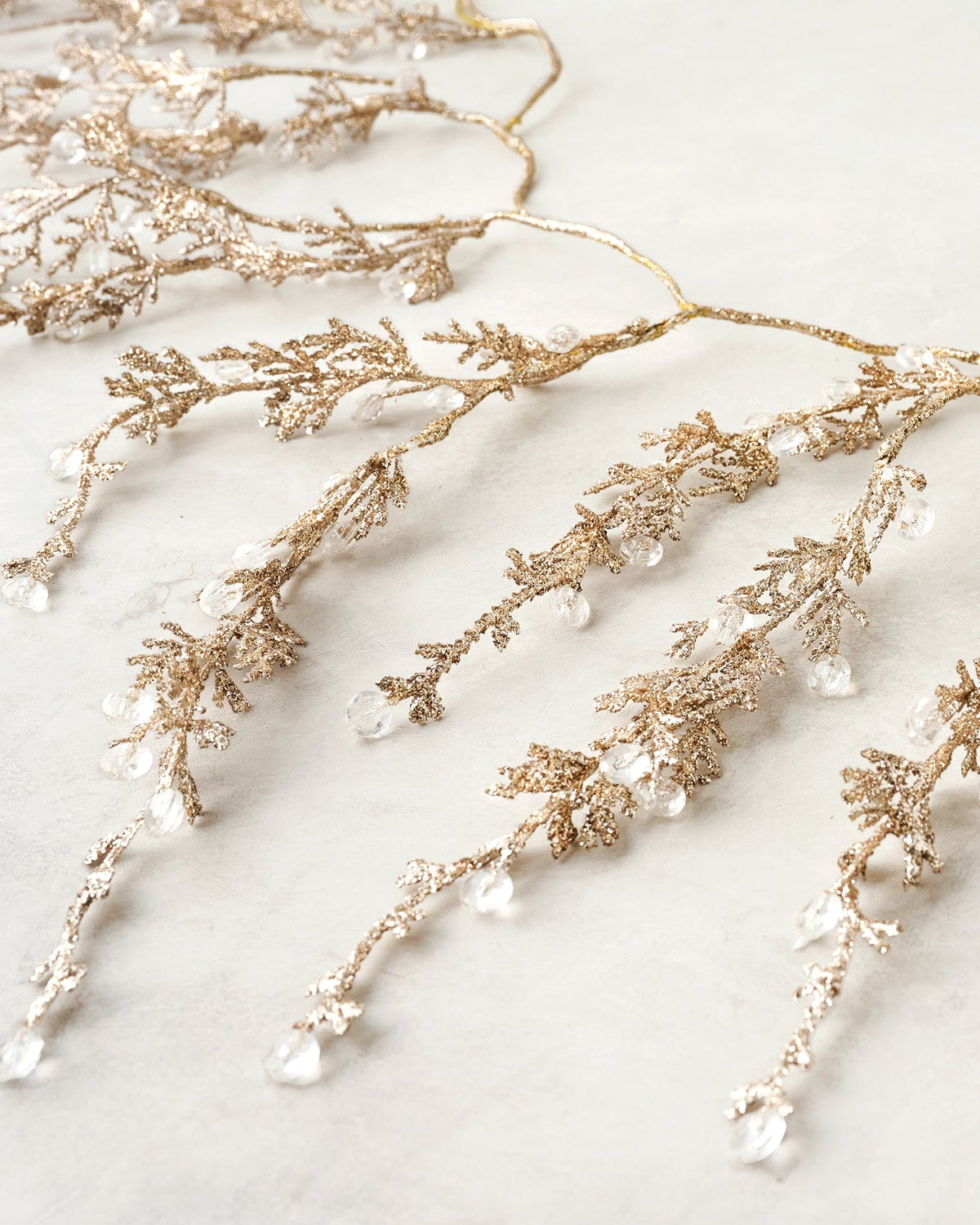 Mavelle Winter Splendor Garland wreath