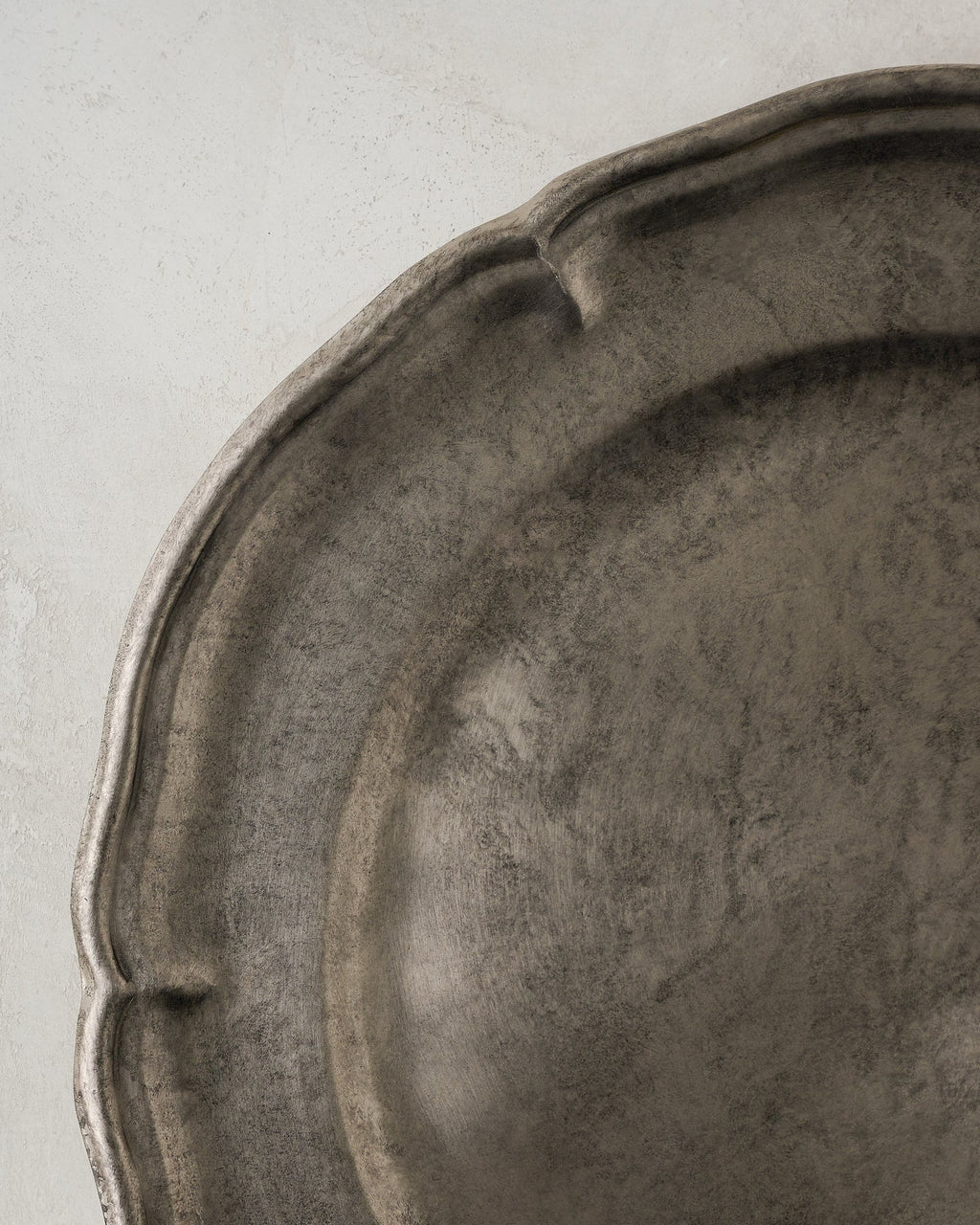 Mavelle Vintage-Inspired Pewter Charger dinnerware set