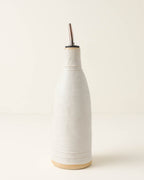 Mavelle French White Speckle Oil Pour kitchen tool - Detail View
