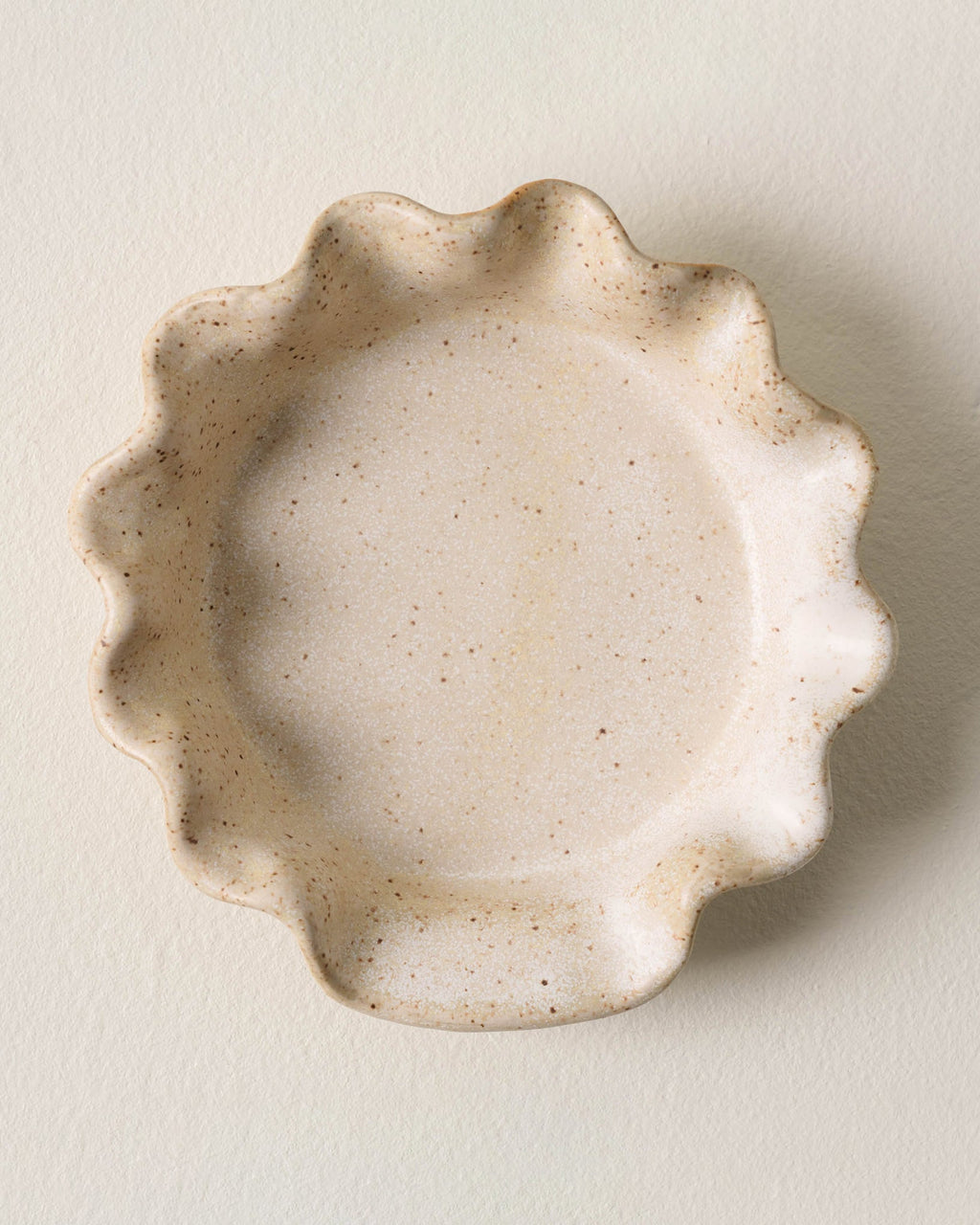 Mavelle French White Ruffle Spoon Rest kitchen tool - Detail View