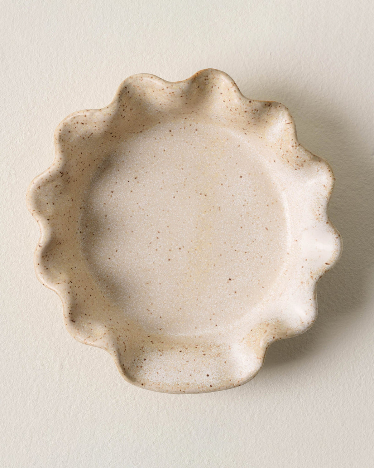 Mavelle French White Ruffle Spoon Rest kitchen tool - Detail View