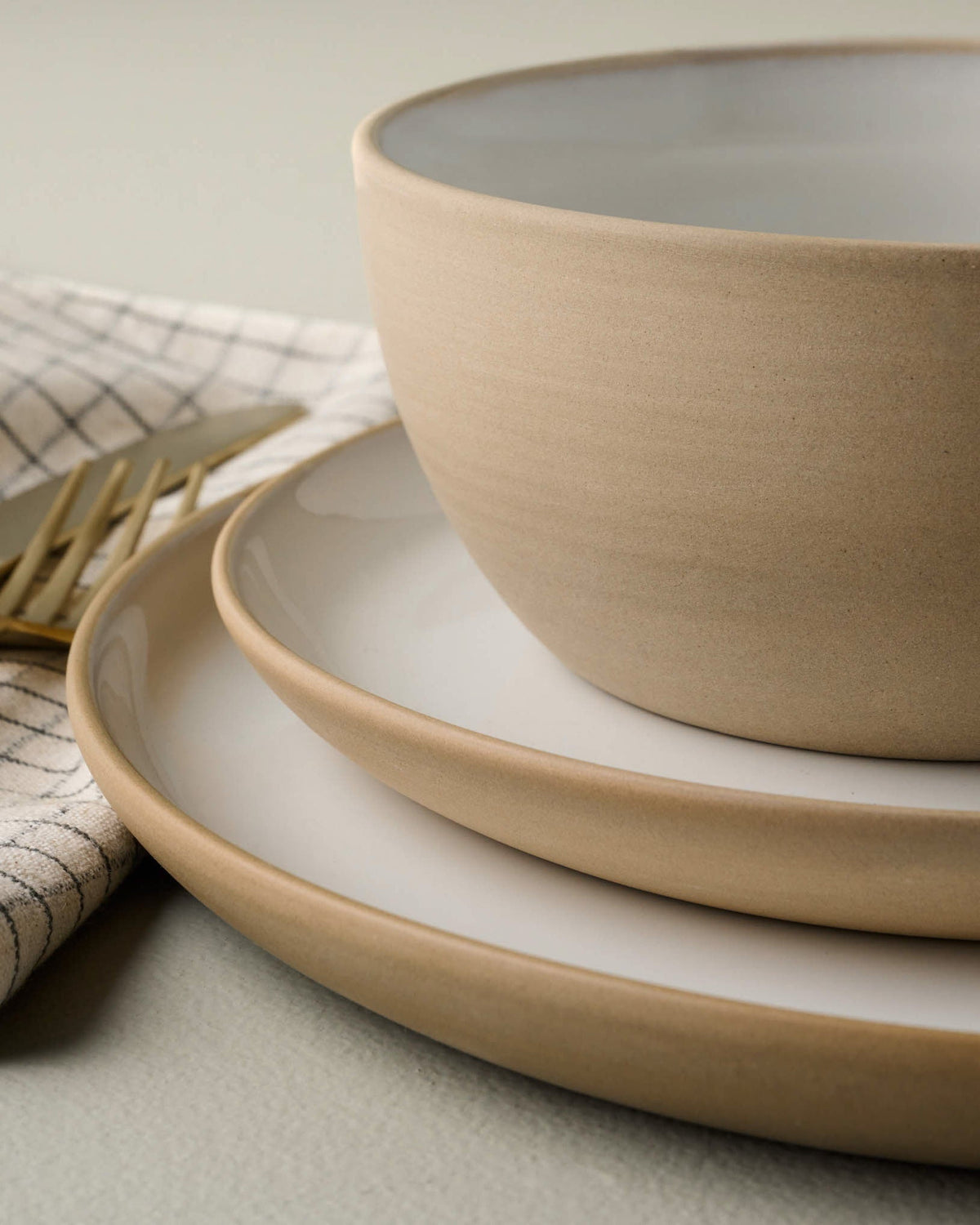 Mavelle Stone White Lakelynn Plate dinnerware set - Close-Up
