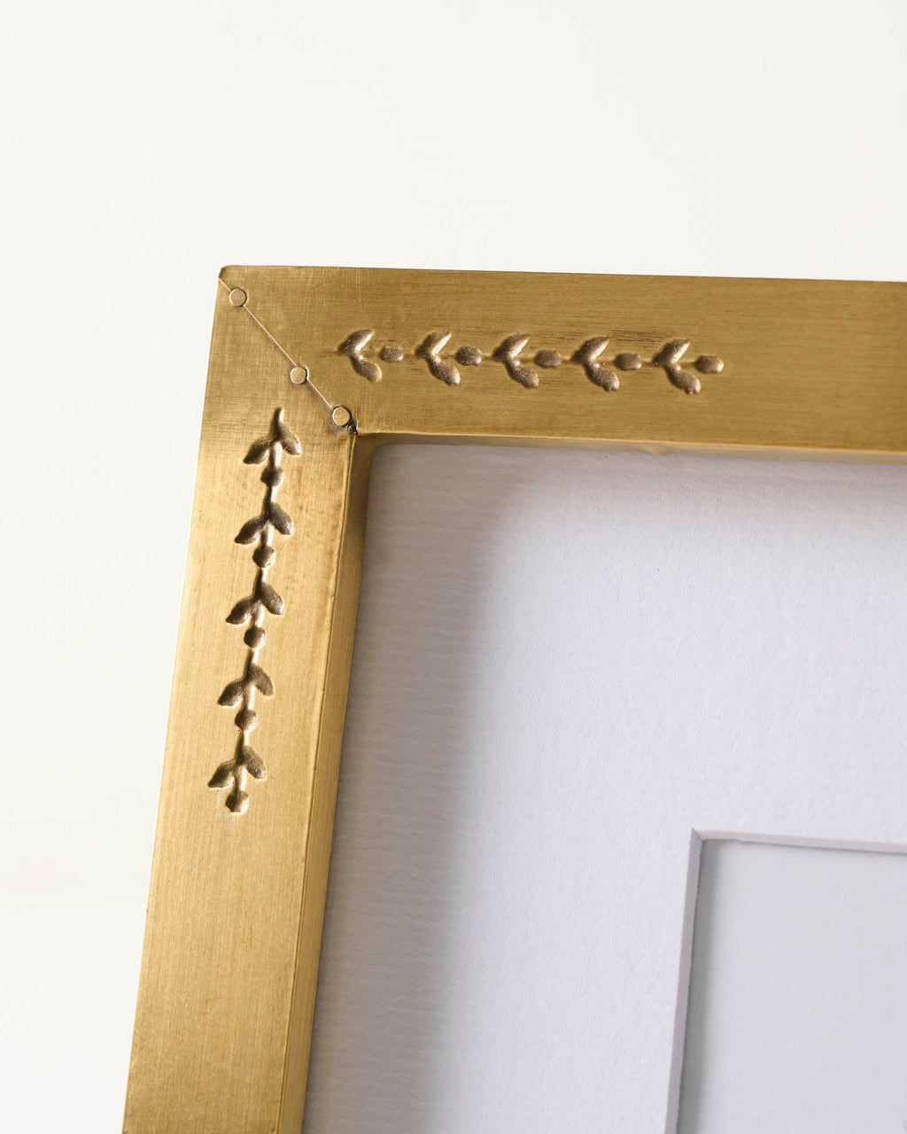 Mavelle Floral Antique Brass Photo Frame picture frame - Close-Up