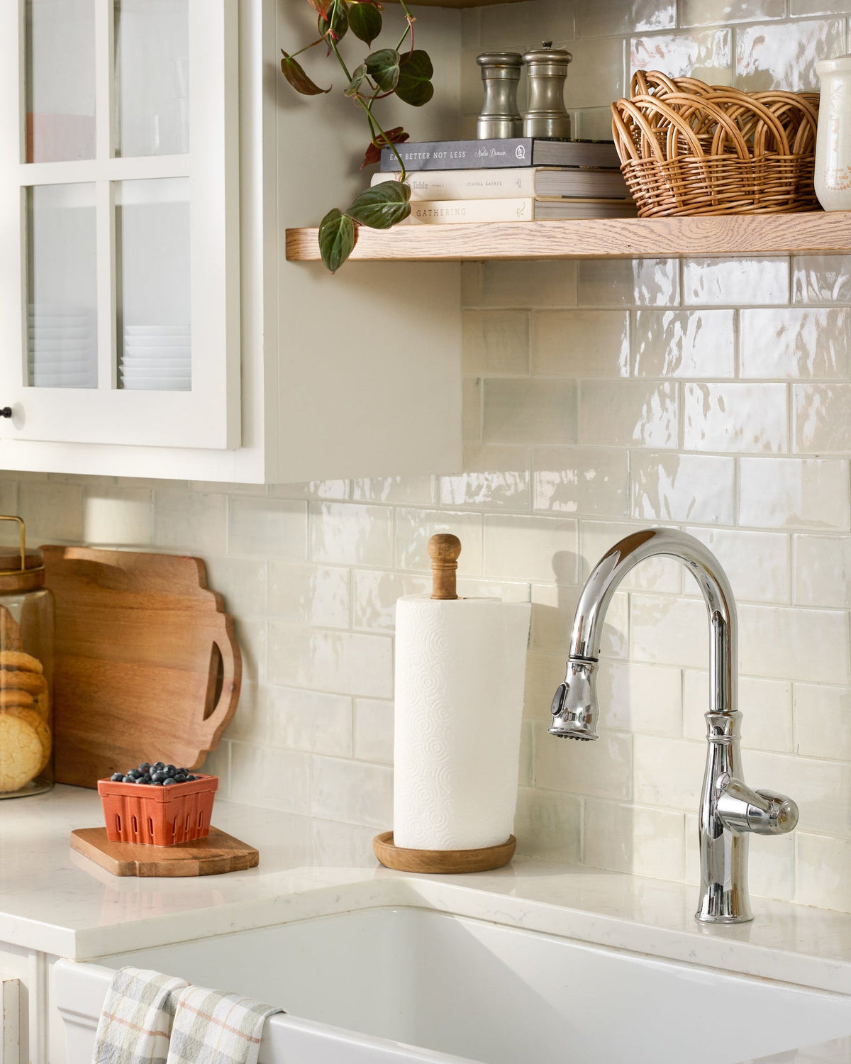 Mavelle Antiqued Wood Paper Towel Holder towel