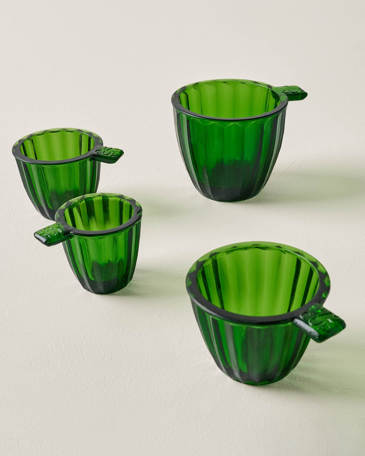 Mavelle Green Glass Measuring Cup Set mug - Detail View