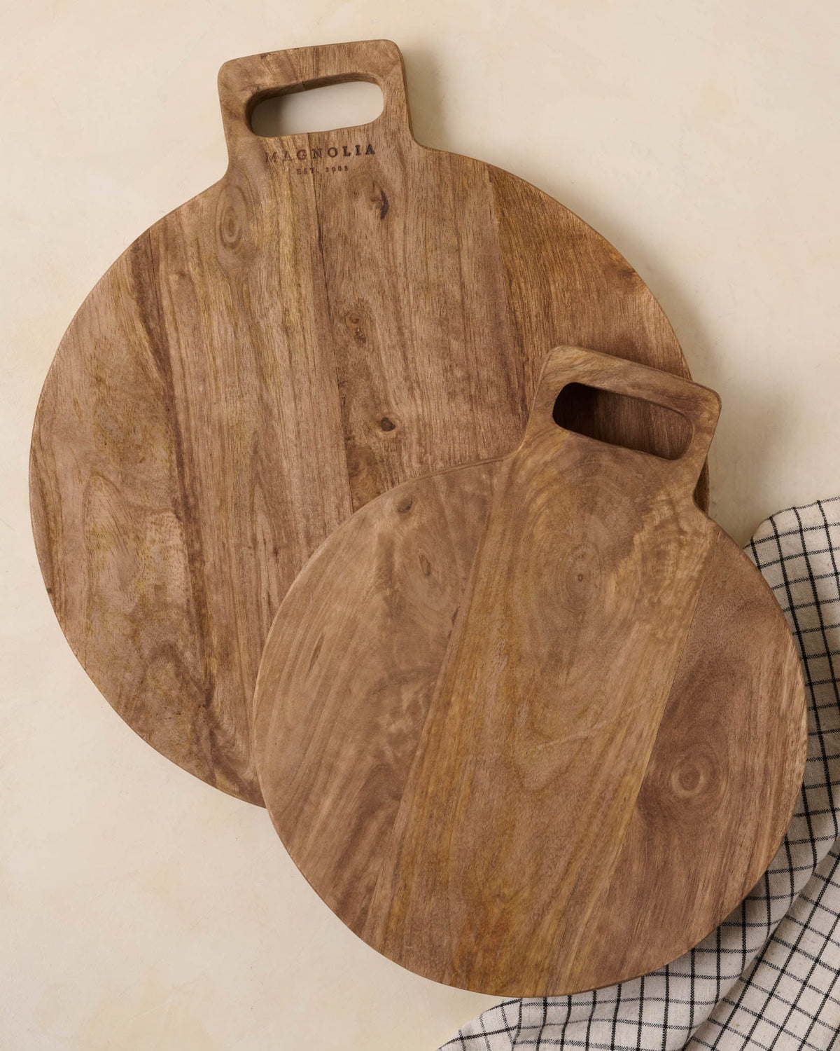 Mavelle Mango Wood Round Bread Board serving board - Detail View