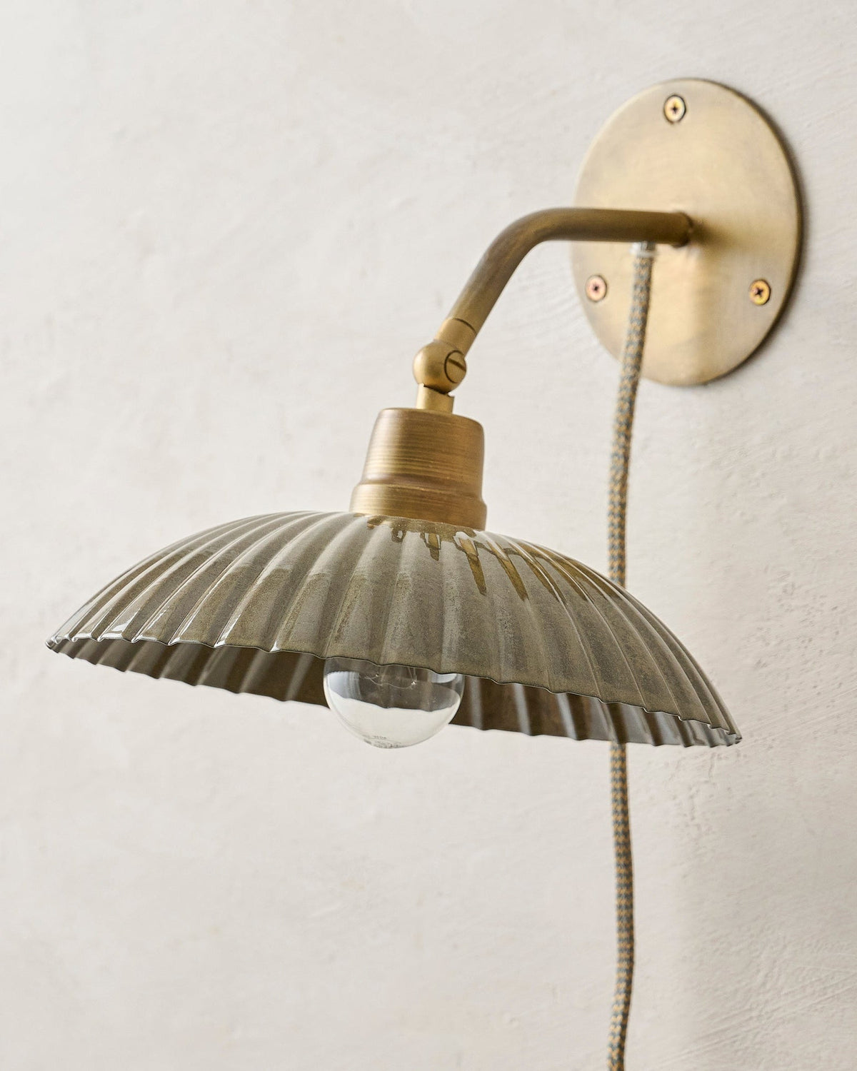 Mavelle Chester Enamel Plug-in Sconce wall sconce