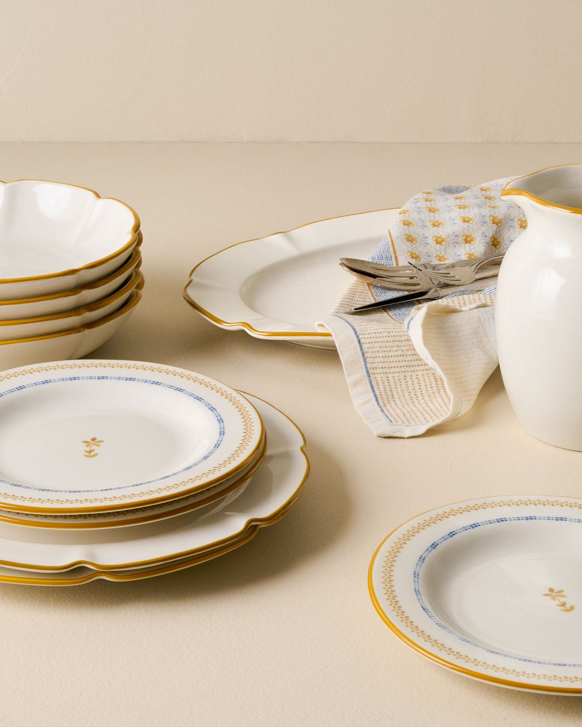Mavelle Luna Floral Salad Plate dinnerware set - Side View