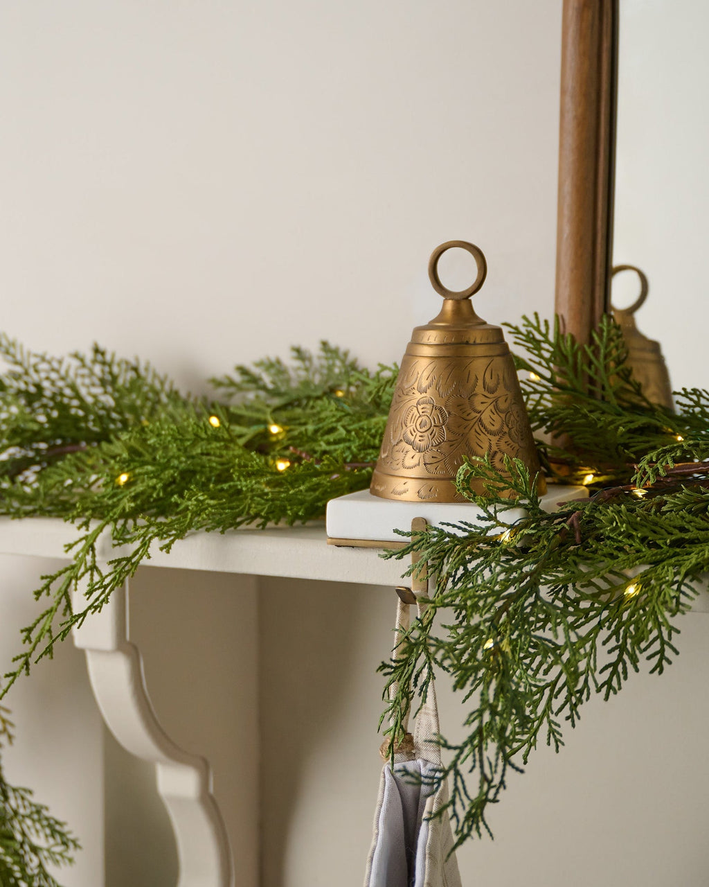 Mavelle Real Touch Cedar Mix Pre-Lit Garland - 72" wreath - Detail View