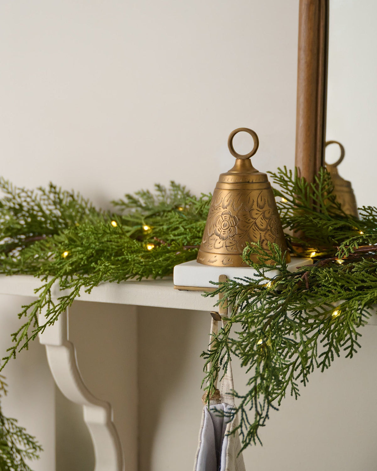 Mavelle Real Touch Cedar Mix Pre-Lit Garland - 72" wreath - Detail View