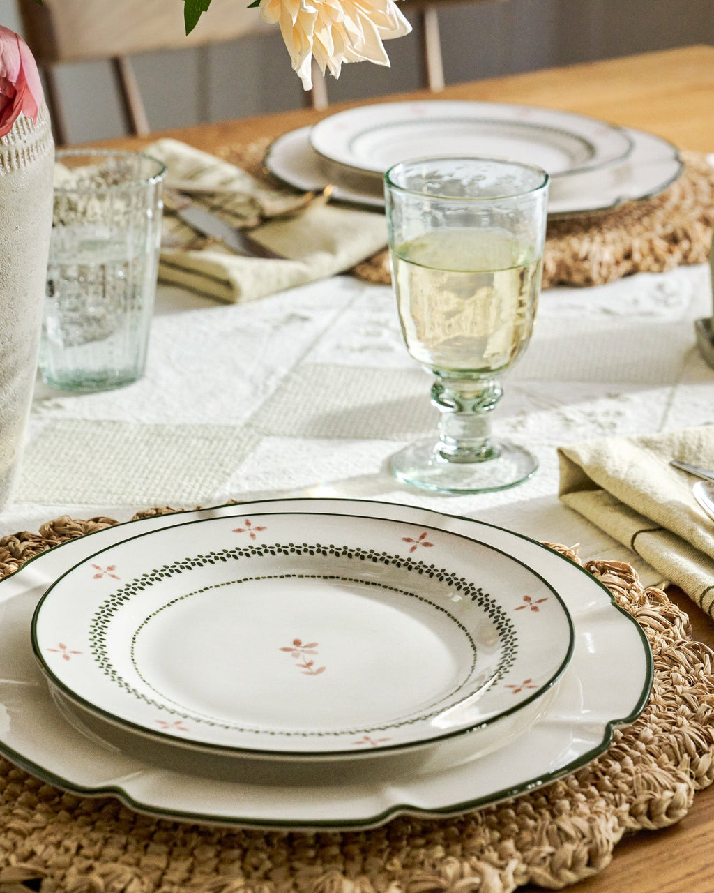 Mavelle Green Luna Scalloped Plate dinnerware set - Close-Up
