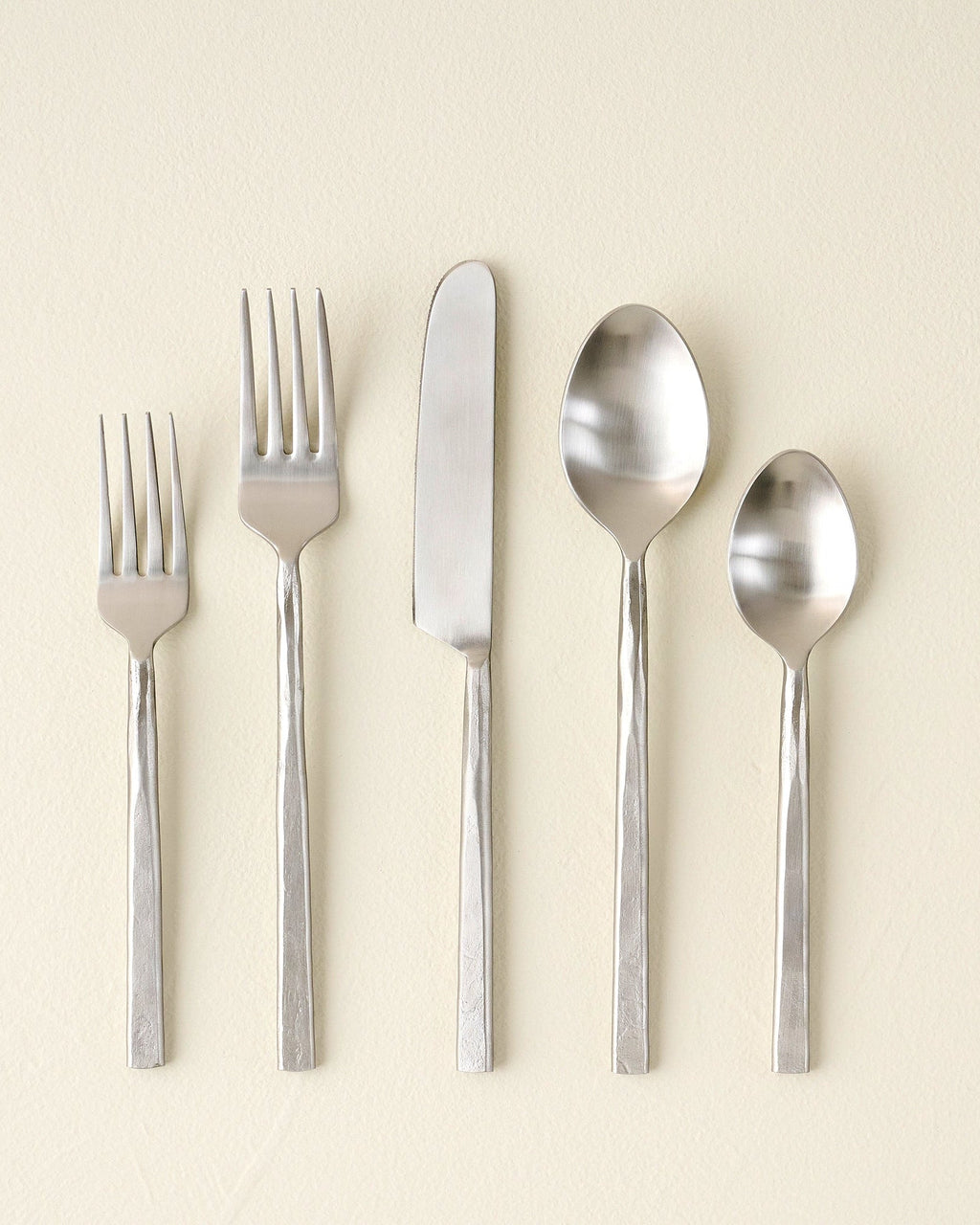 Mavelle Silver Flatware Set of Five flatware set - Detail View