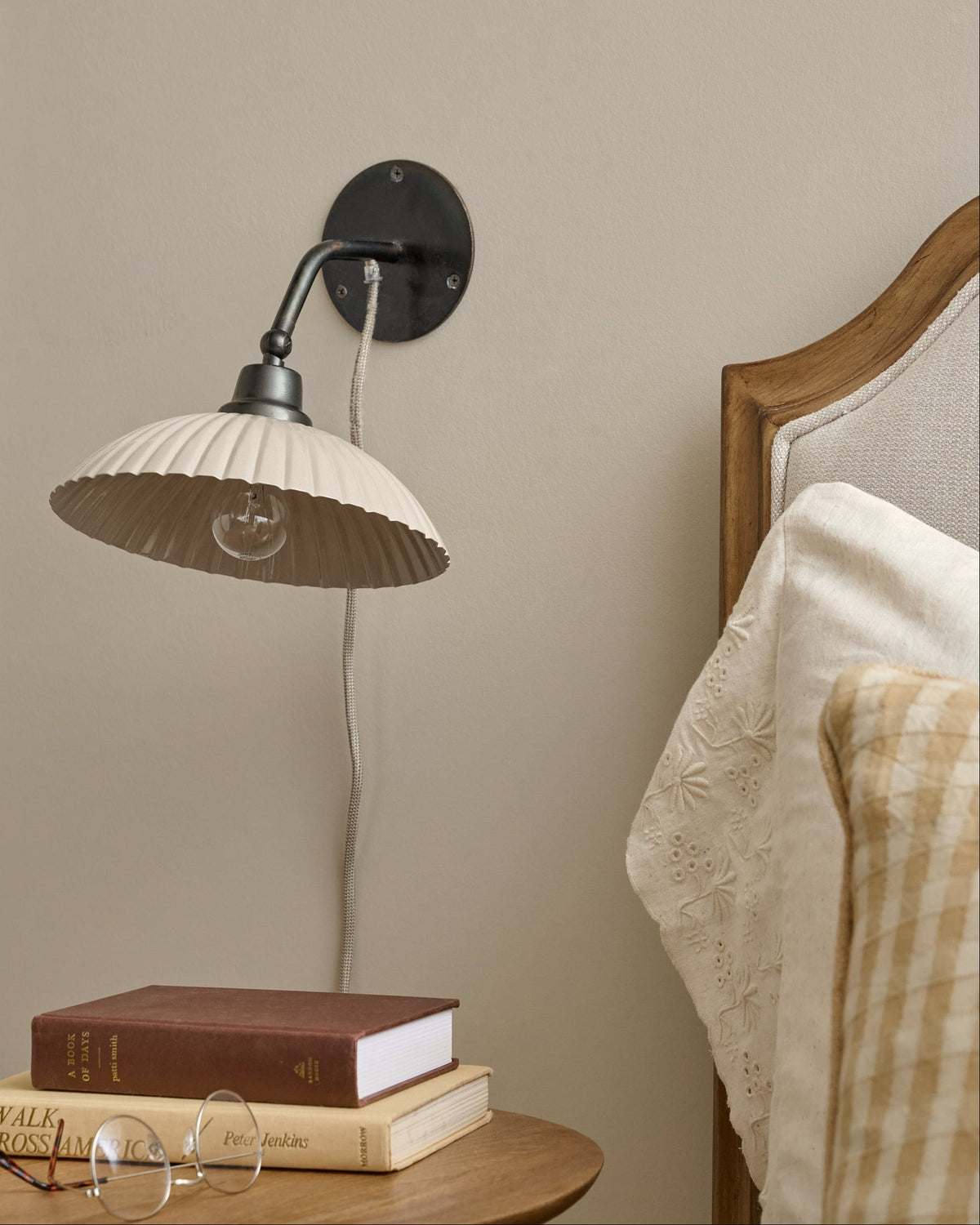 Mavelle Chester Enamel Plug-in Sconce wall sconce - Close-Up