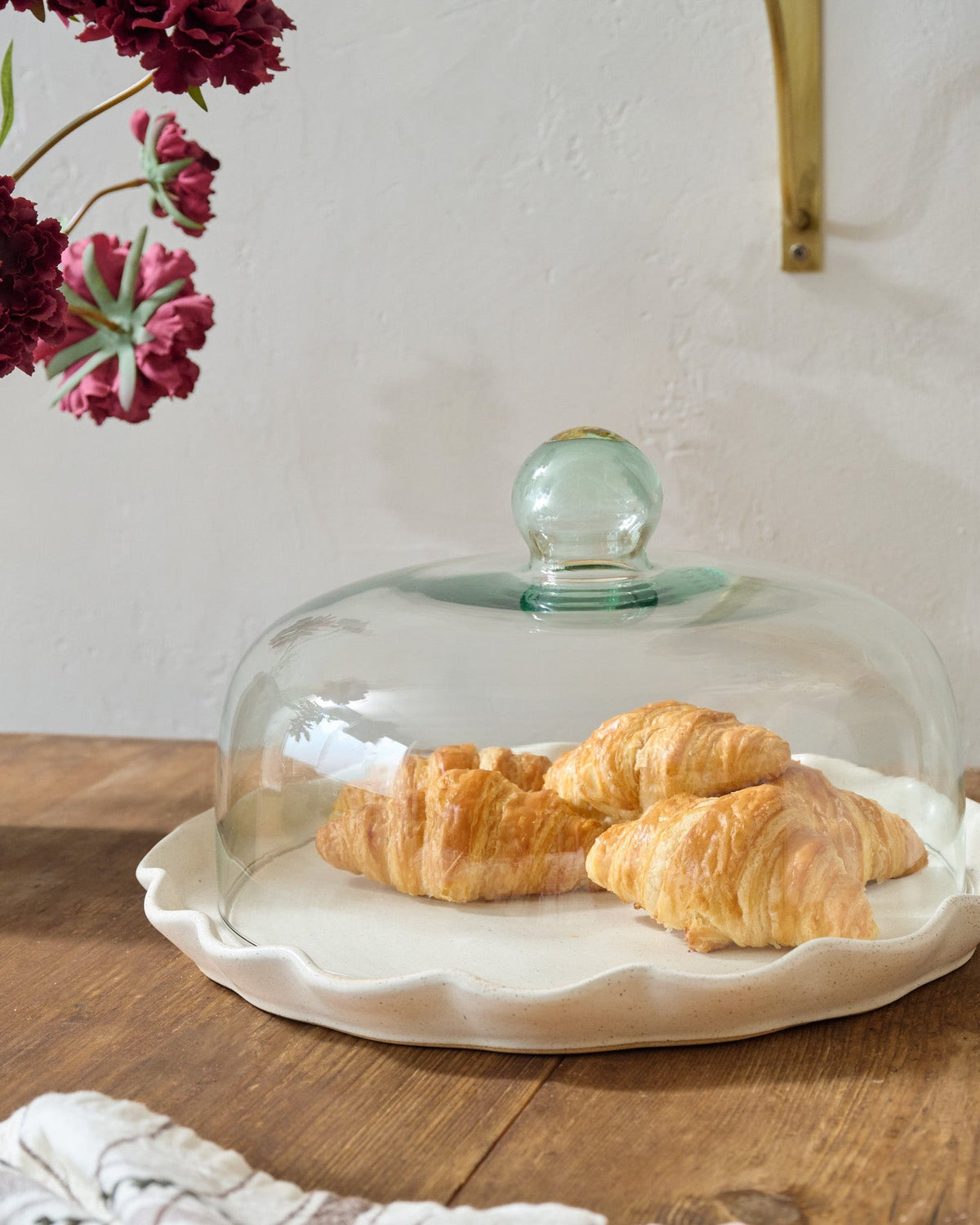 Mavelle French White Ruffle Cake Plate & Dome cake stand