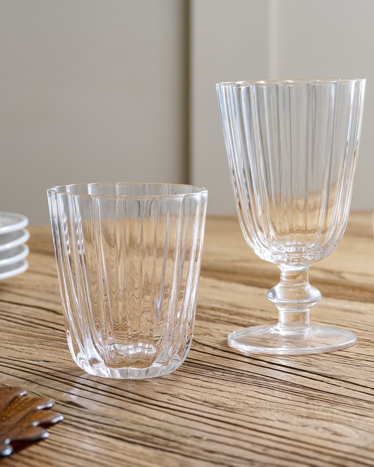 Mavelle Scalloped Rim Glass Tumbler drinking glass - Detail View