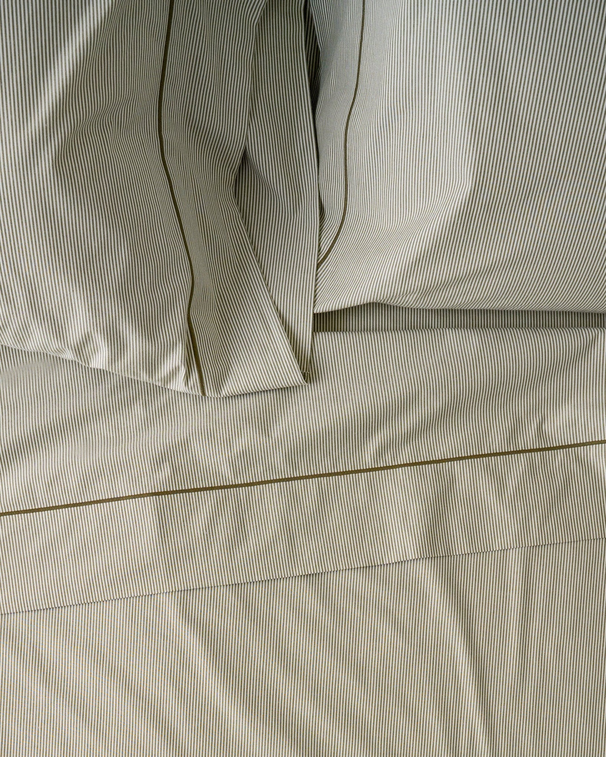 Mavelle Hudson Yarn-Dyed Pinstripe Sheet Set bedding