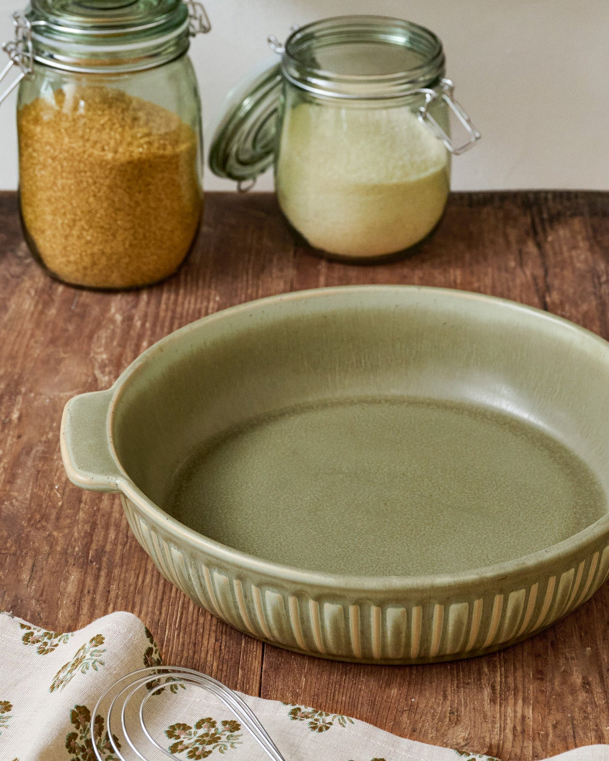 Mavelle The Cottage Collection Laurel Green Round Baking Dish baking dish - Detail View