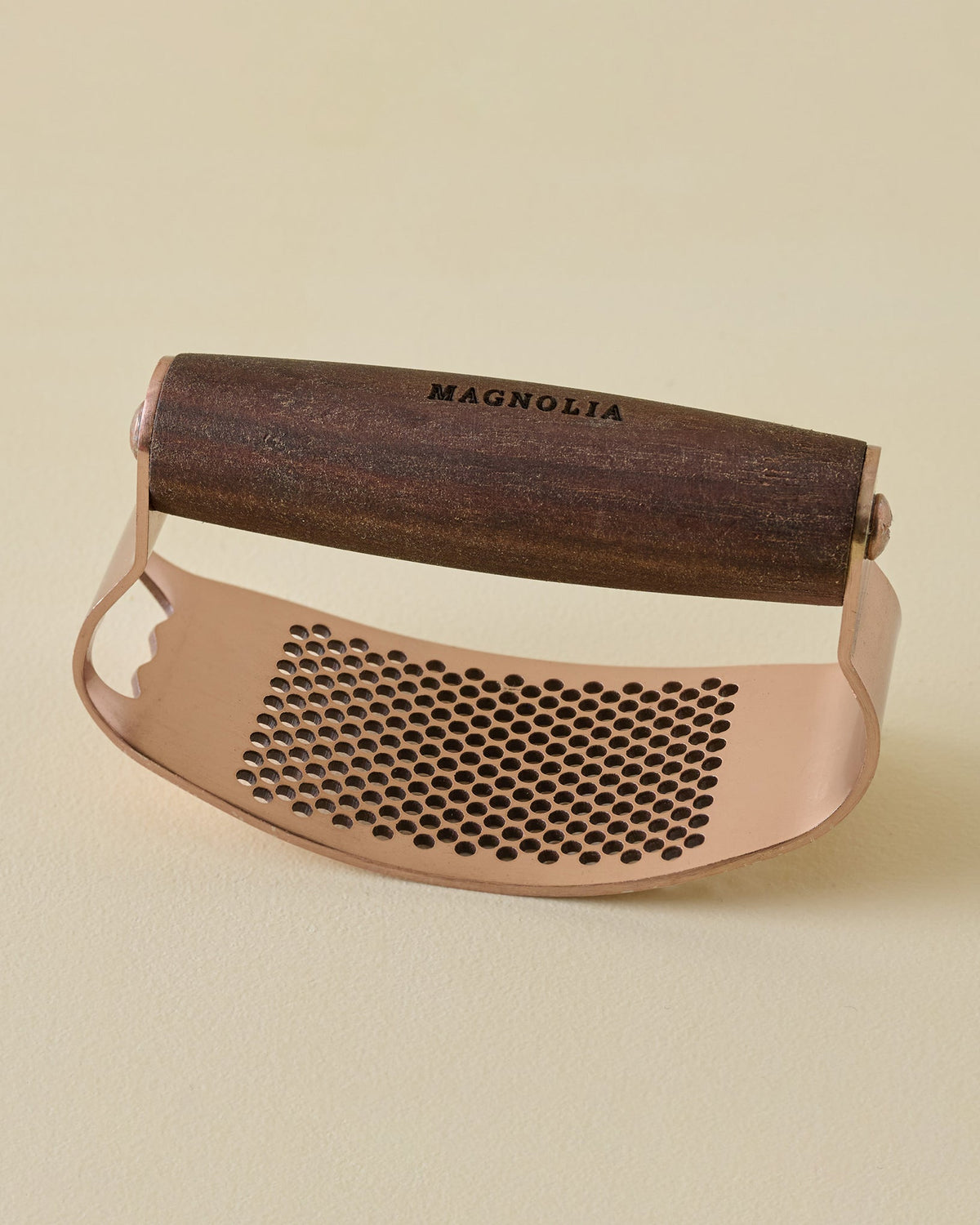 Mavelle Copper & Walnut Garlic Rocker kitchen tool - Detail View