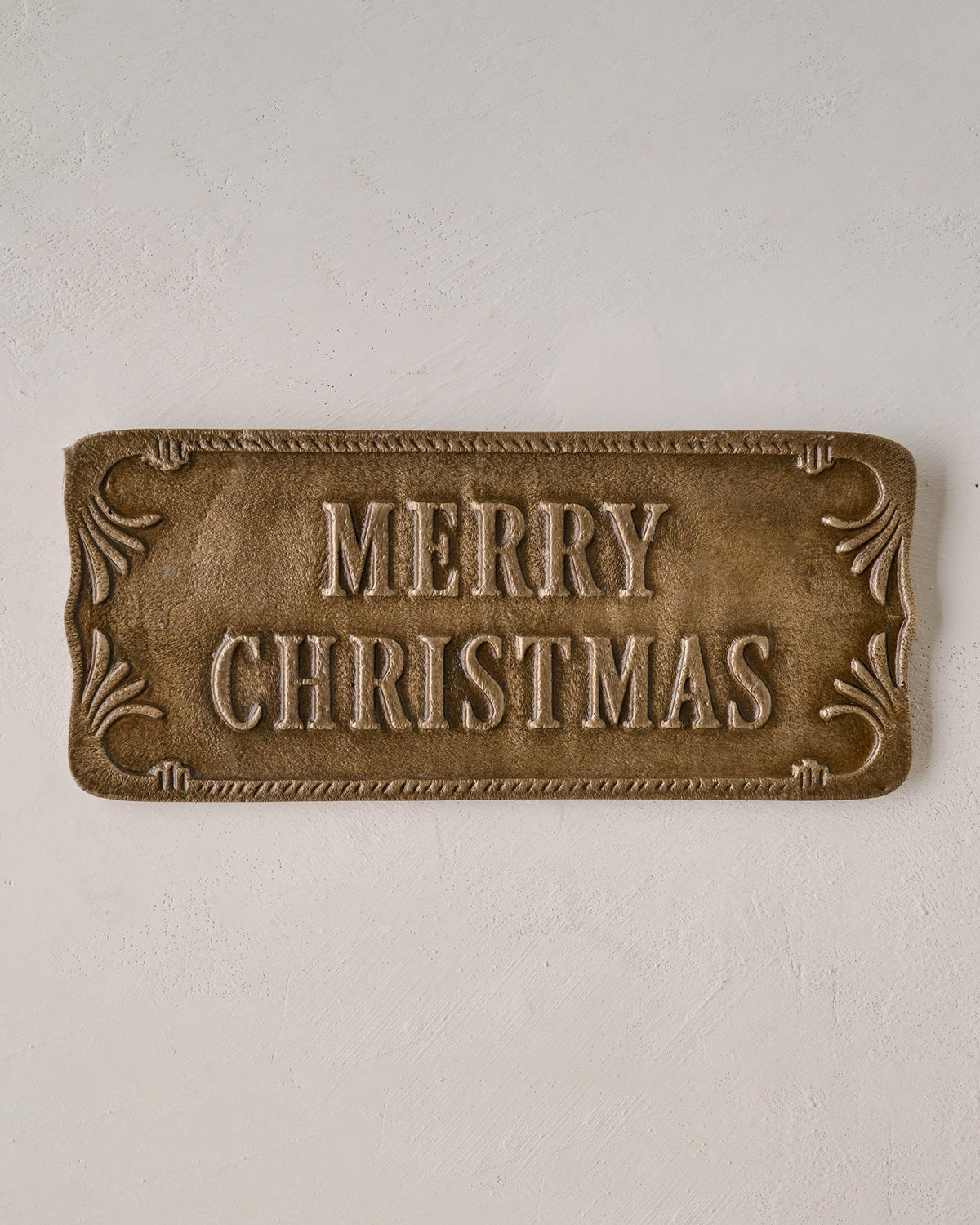 Mavelle Antique-Inspired Merry Christmas Plaque wall decor piece - Detail View