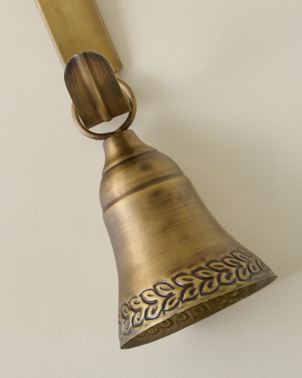 Mavelle Gabriel Brass Bell Wreath Hanger wreath - Close-Up