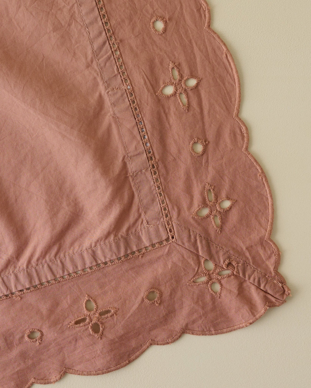 Mavelle Blush Eyelet Border Napkin Set of Four cloth napkin set