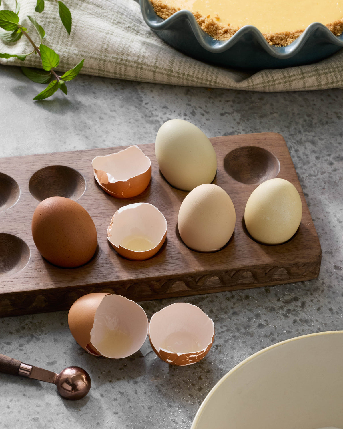 Mavelle Antiqued Wood Tulip Carved Edge Egg Tray decorative tray