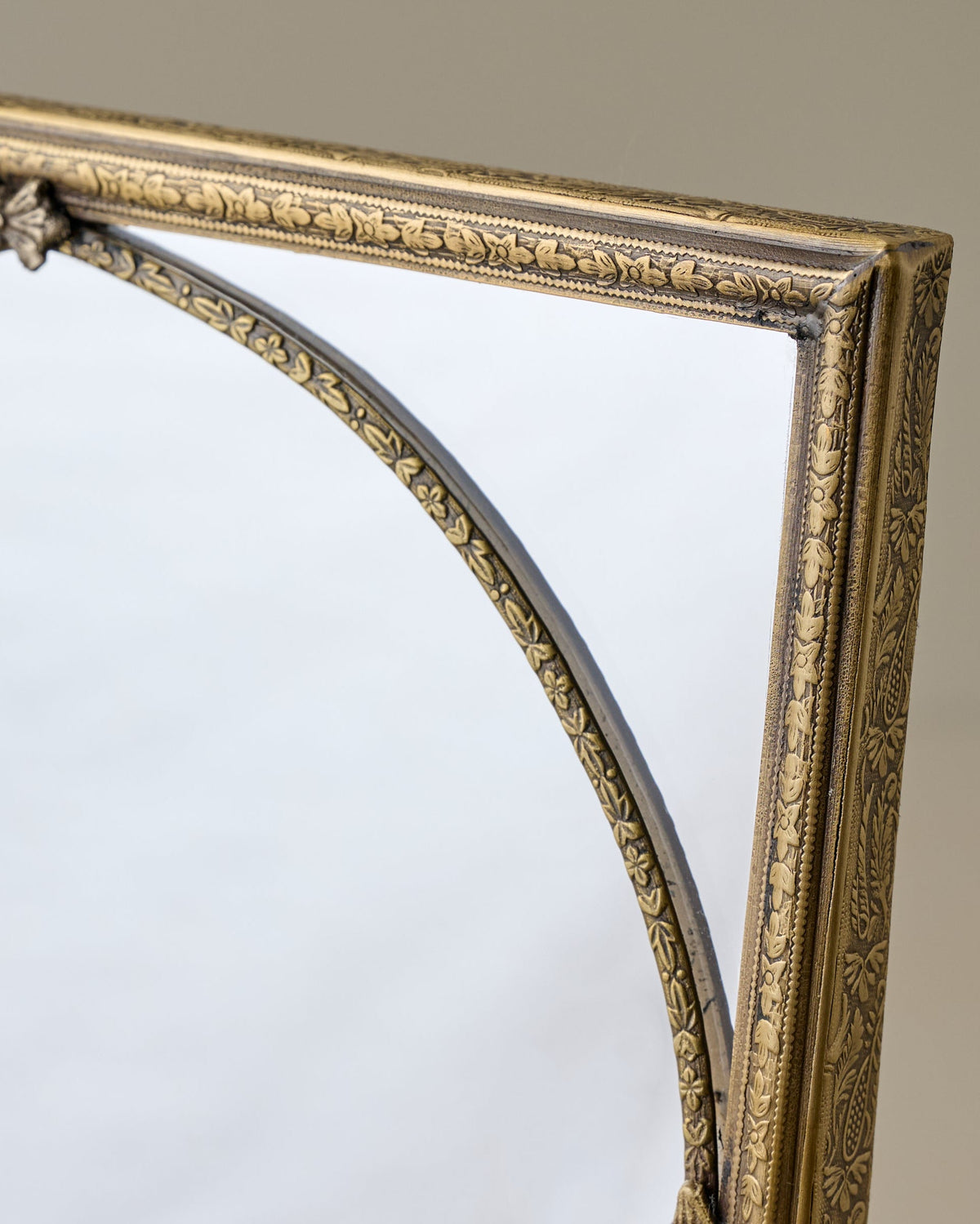 Mavelle Vienna Tabletop Mirror mirror - Styled in Room