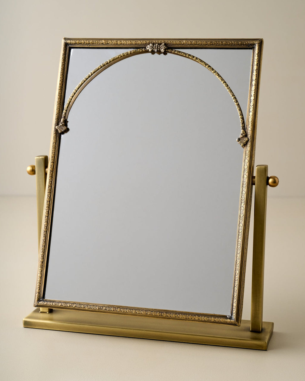 Mavelle Vienna Tabletop Mirror mirror