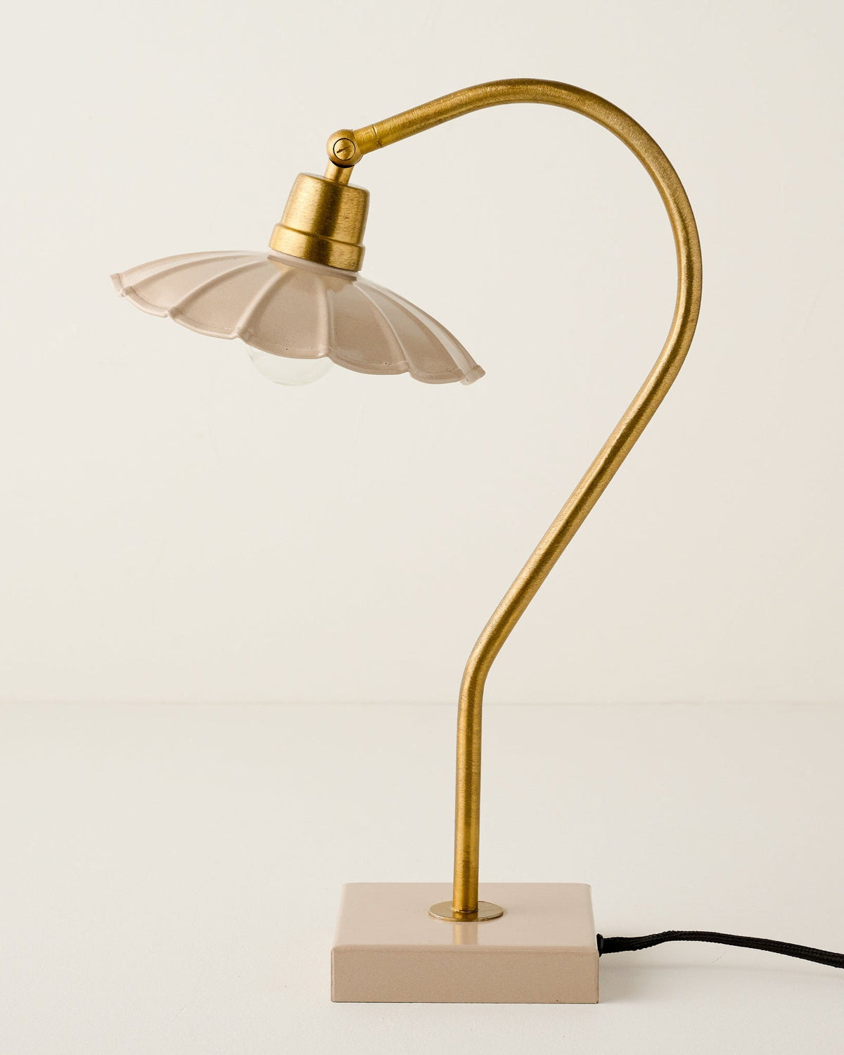 Mavelle Lulu Enamel Petal Lamp table lamp - Close-Up