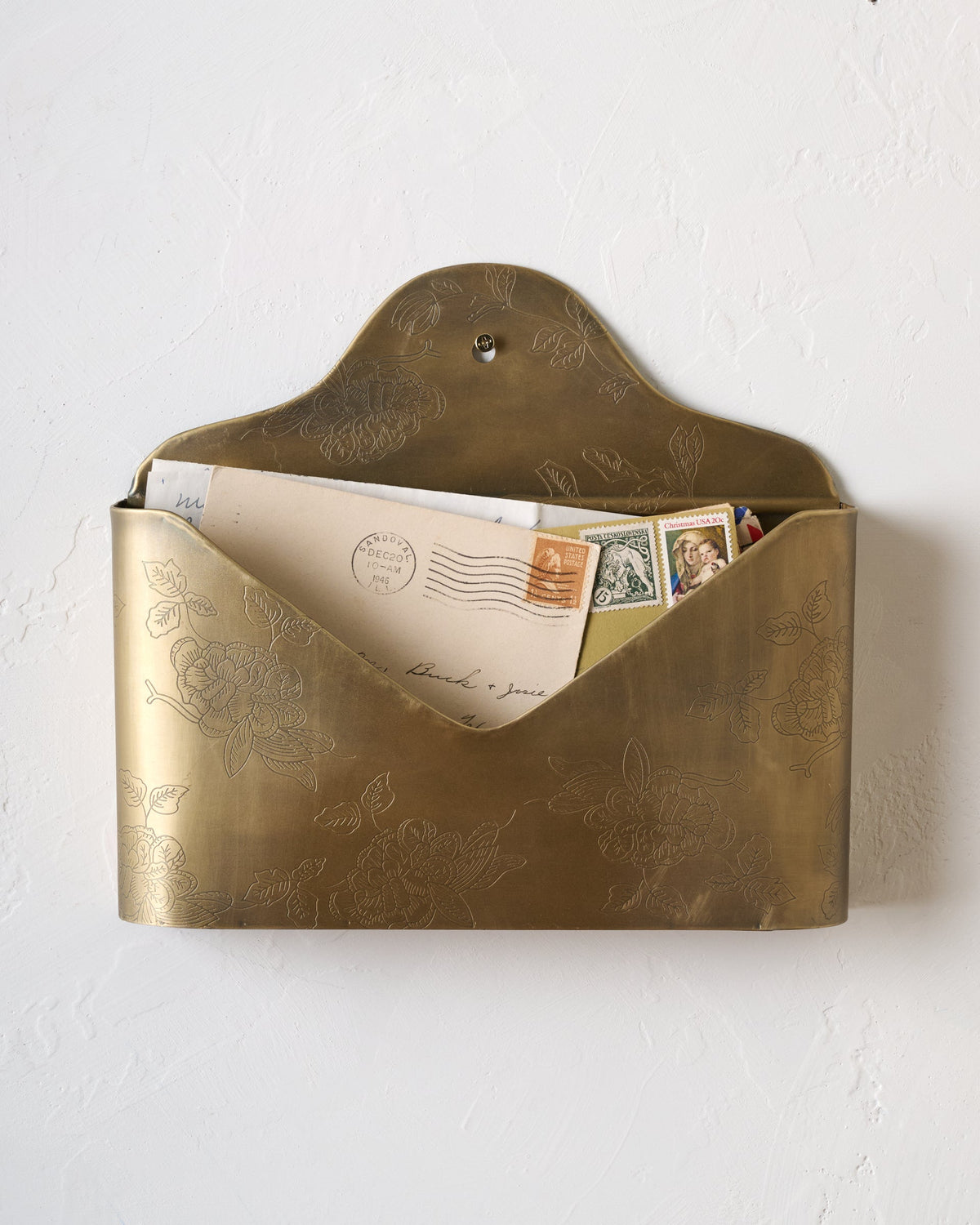 Mavelle Heirloom Garden Etched Wall Pocket wall shelf - Detail View