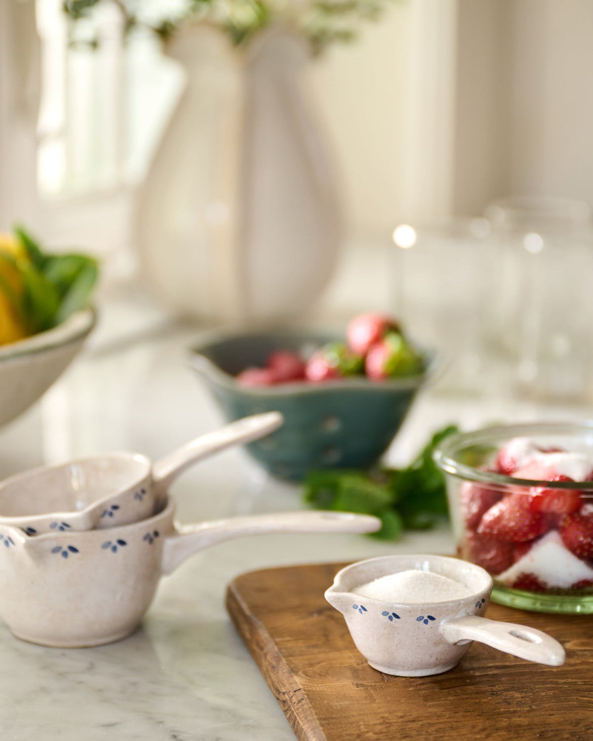 Mavelle Juliet Ceramic Measuring Cups mug
