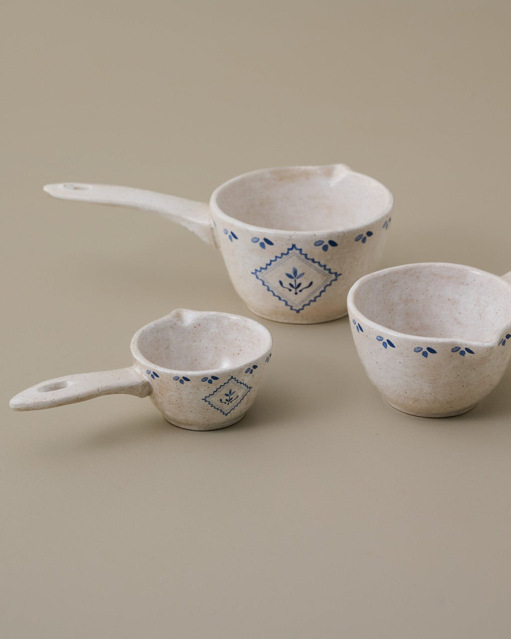 Mavelle Juliet Ceramic Measuring Cups mug - Detail View