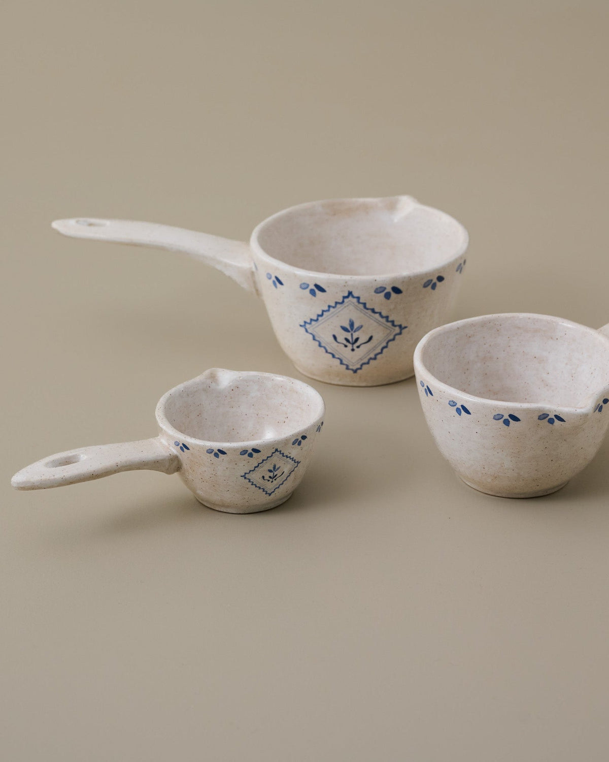 Mavelle Juliet Ceramic Measuring Cups mug - Detail View