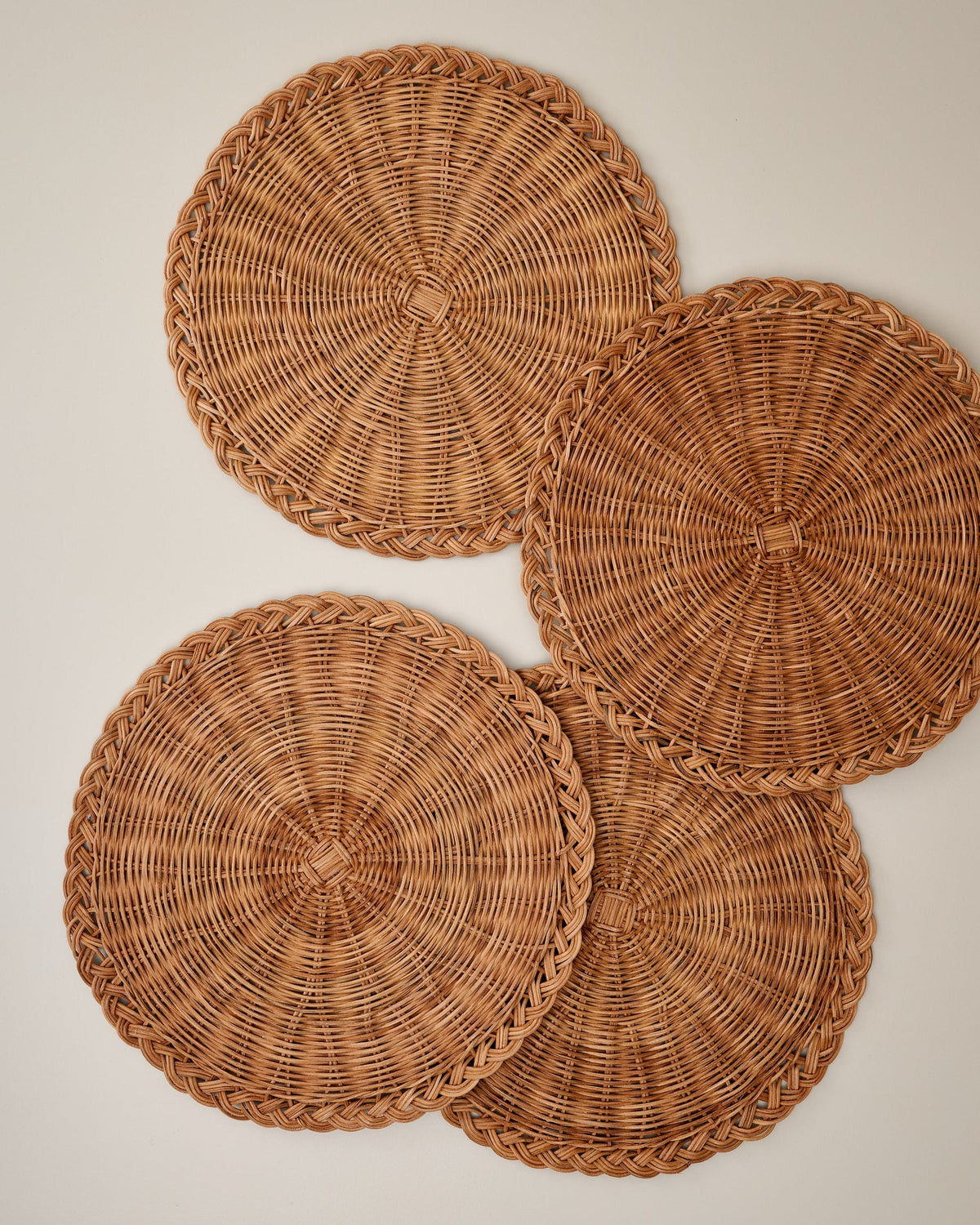 Mavelle Rattan Charger, Set of 4 tablecloth - Detail View
