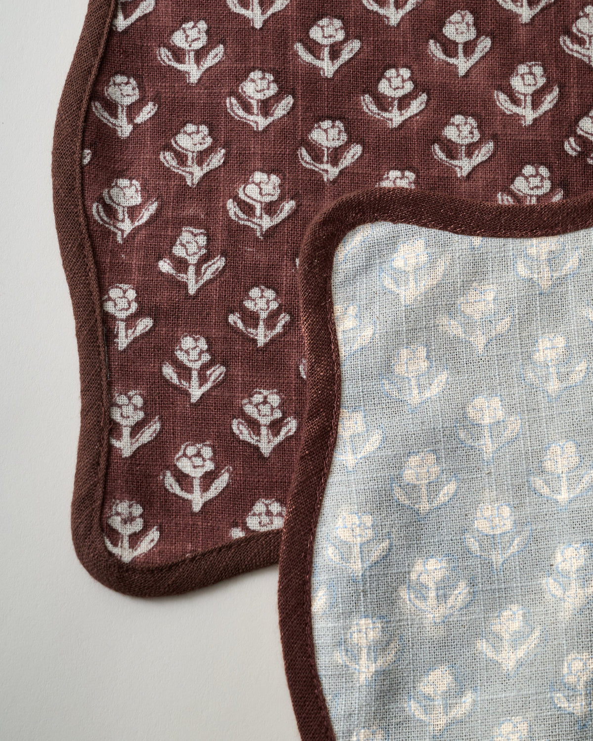 Mavelle Cosmos Block Printed Reversible Placemat Set of 4 placemat - Close-Up