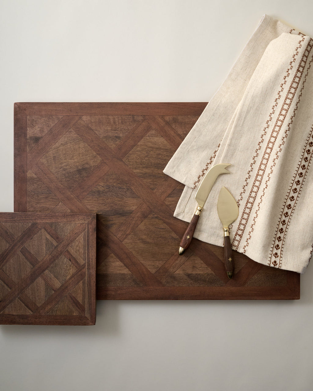Mavelle Lattice Two-Tone Serving Board serving board