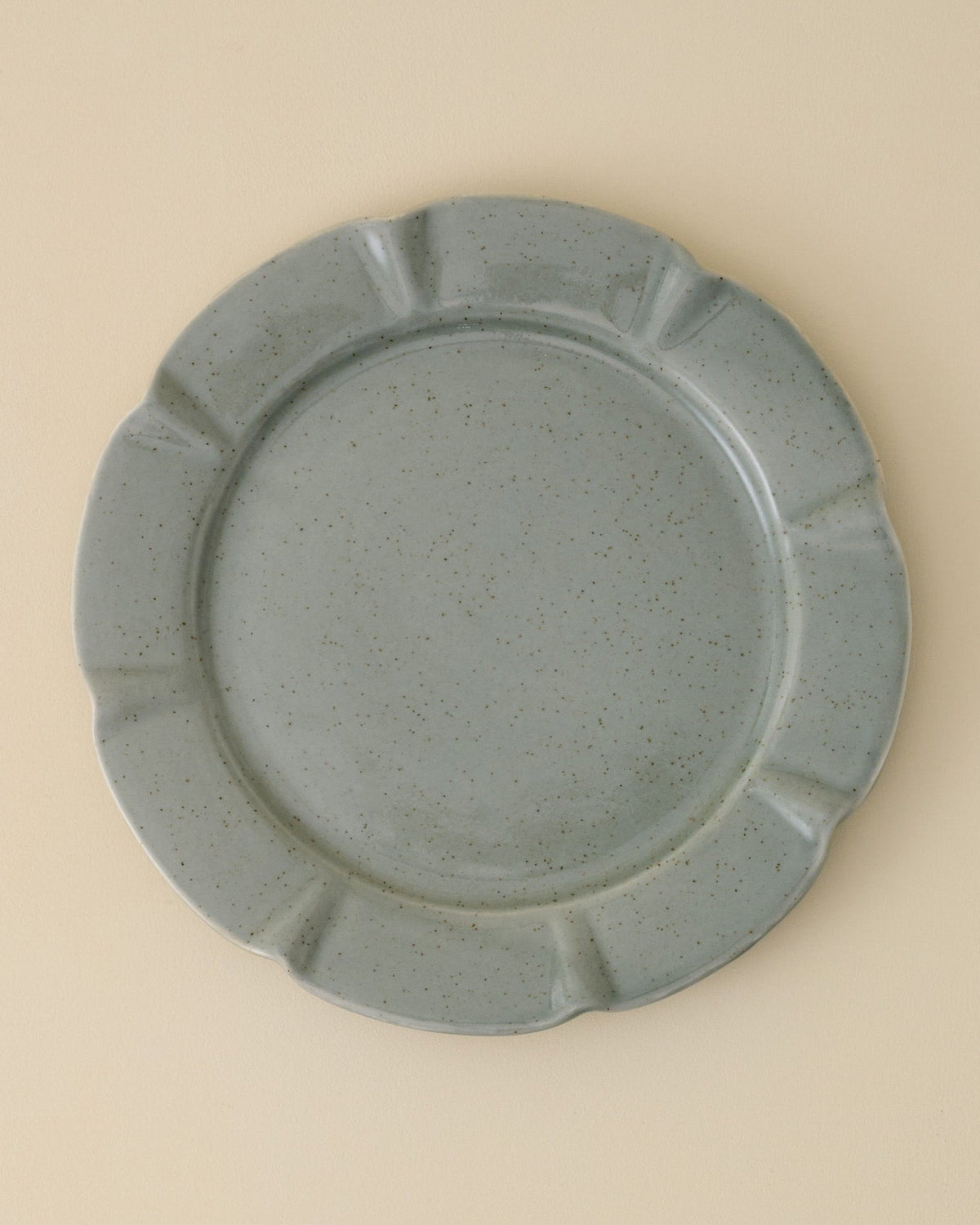 Mavelle Green Speckle Heirloom Scallop Plate dinnerware set - Detail View