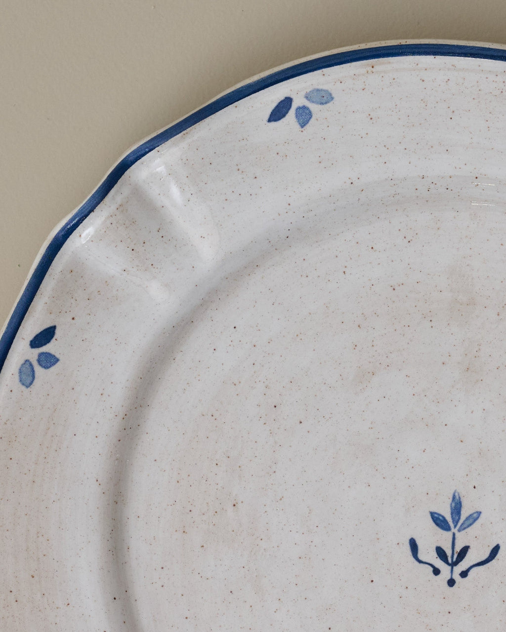 Mavelle Juliet Plate dinnerware set - Side View