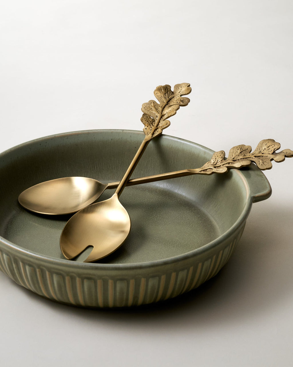 Mavelle Antique Brass Oak Leaf Handle Serving Set of Two serving piece - Detail View