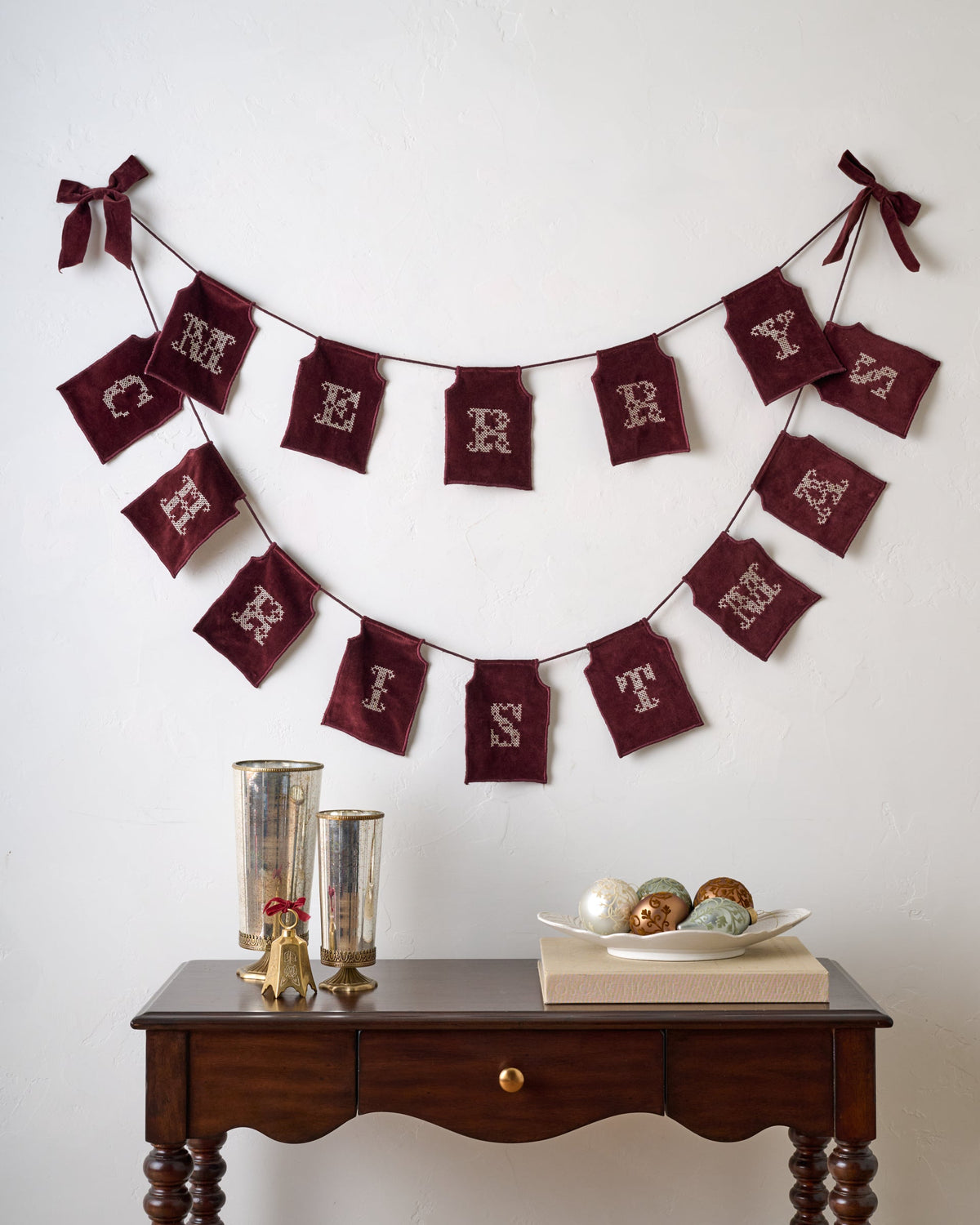 Mavelle Embroidered Merry Christmas Velvet Garland wreath - Detail View