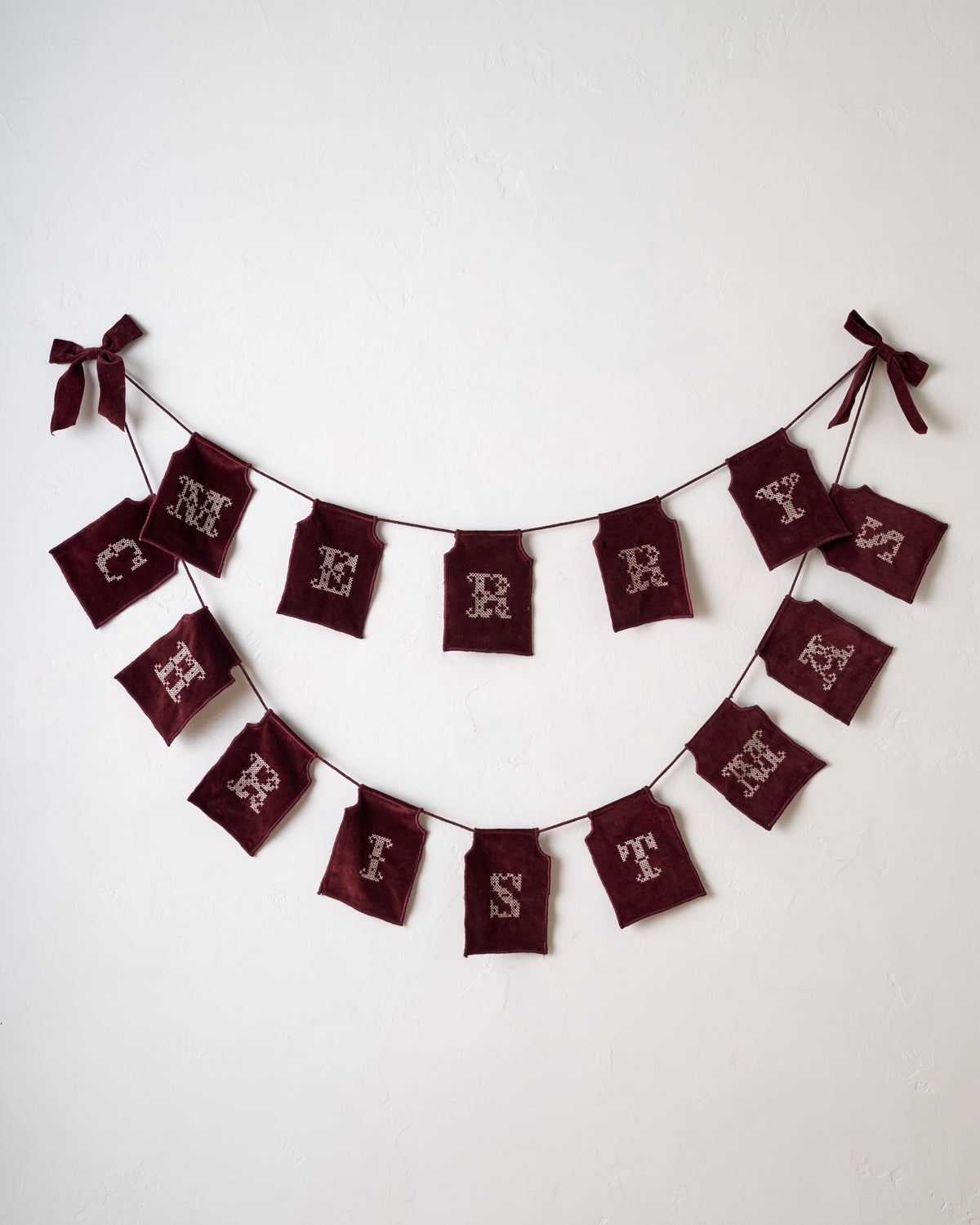 Mavelle Embroidered Merry Christmas Velvet Garland wreath