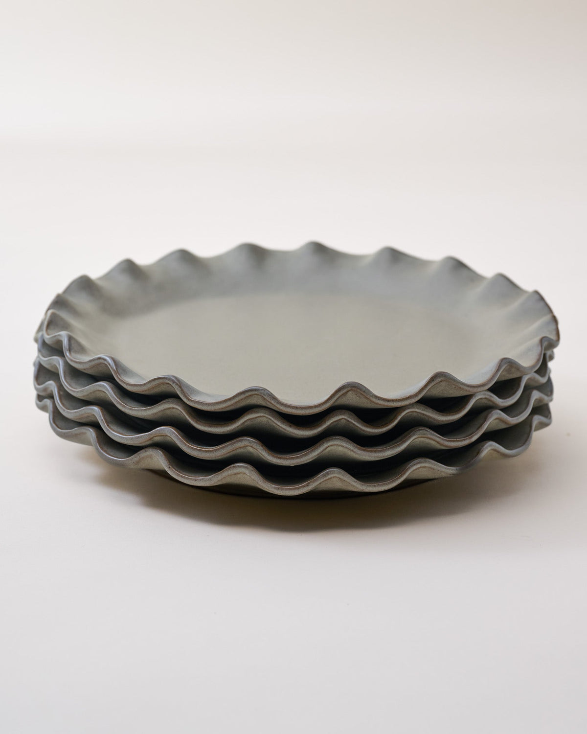 Mavelle Green Organic Ruffle Edge Plate dinnerware set - Detail View