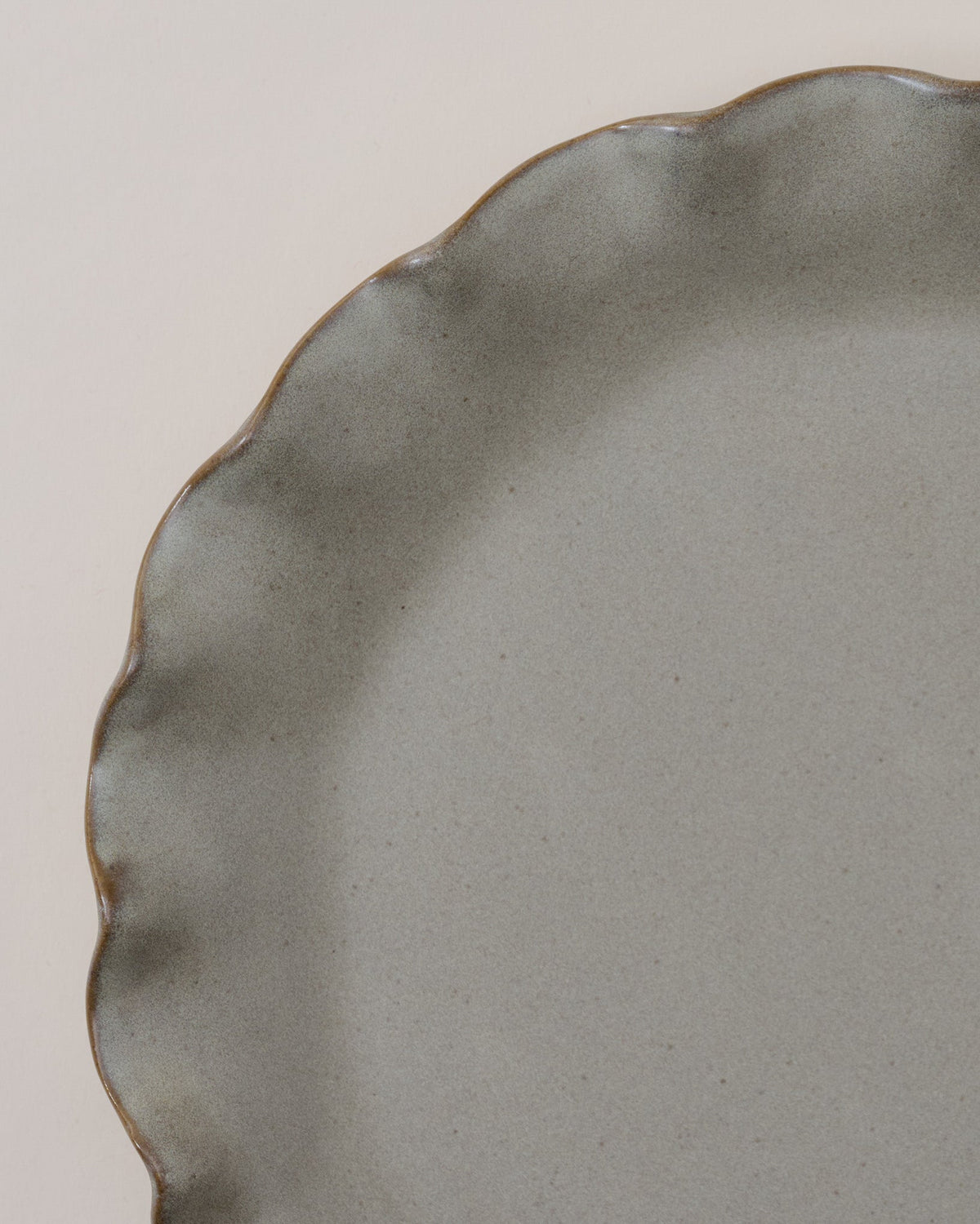 Mavelle Green Organic Ruffle Edge Plate dinnerware set - Alternate View