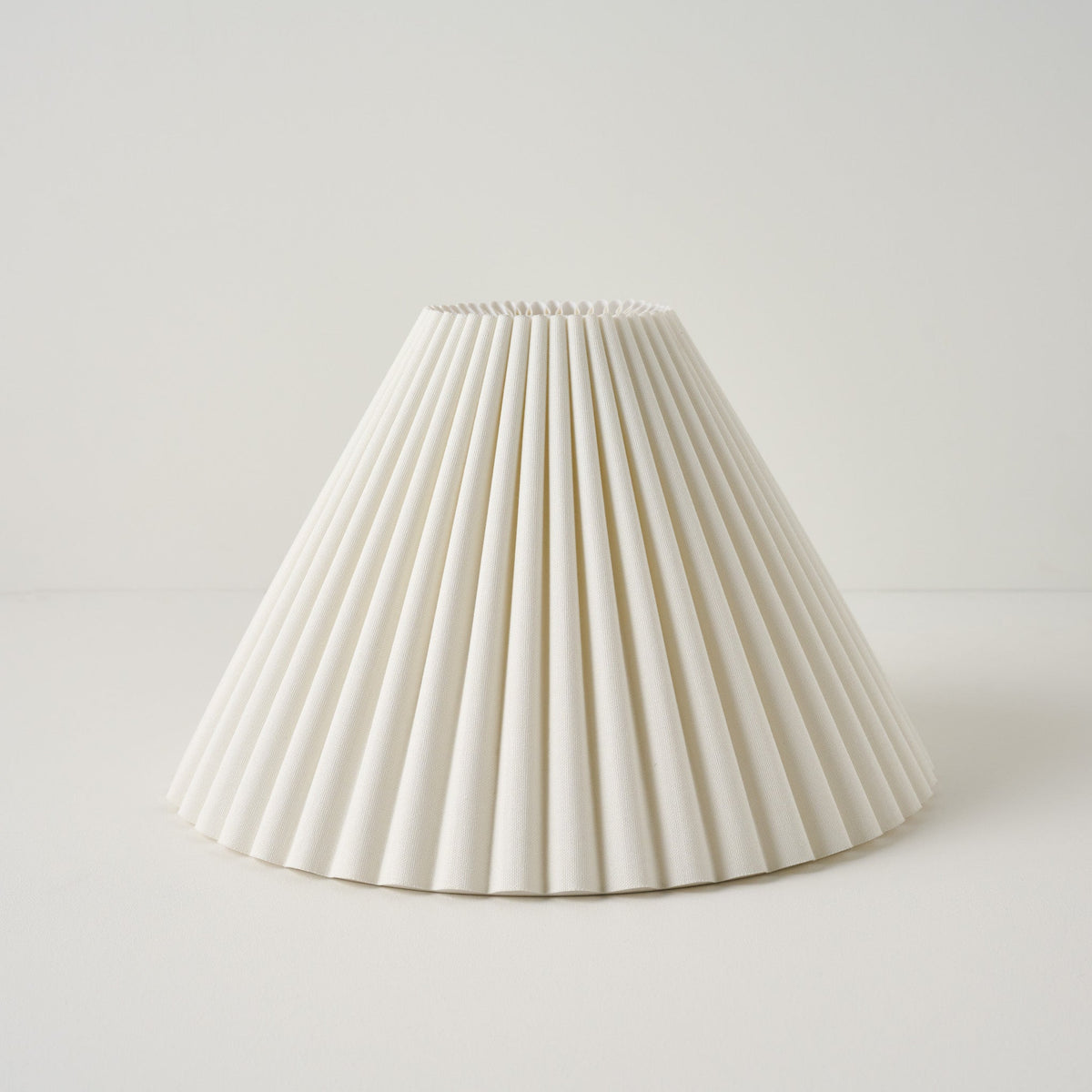 Mavelle Empire Scallop Shade lamp shade - Detail View