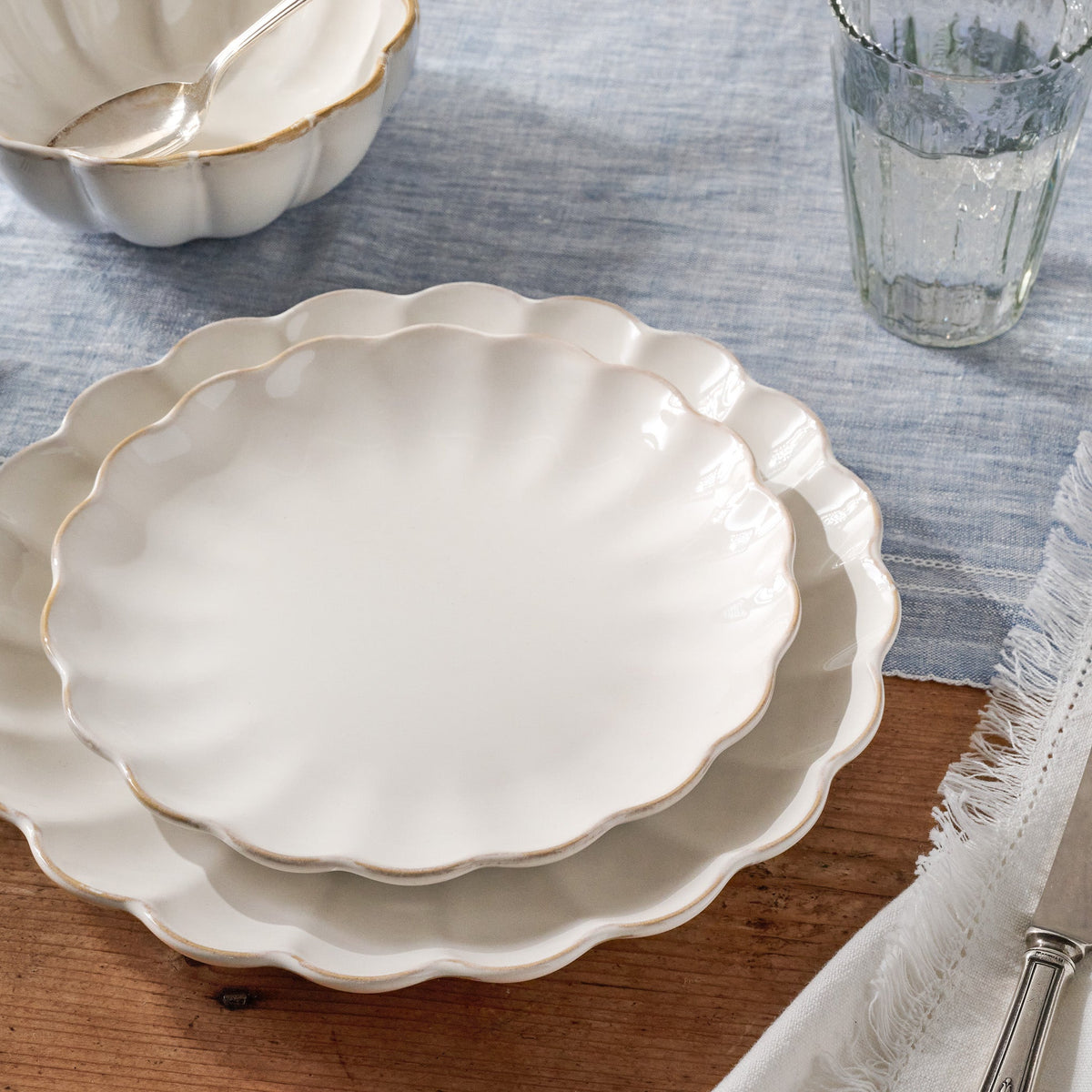 Mavelle Cream Scalloped 3-Piece Place Setting dinnerware set